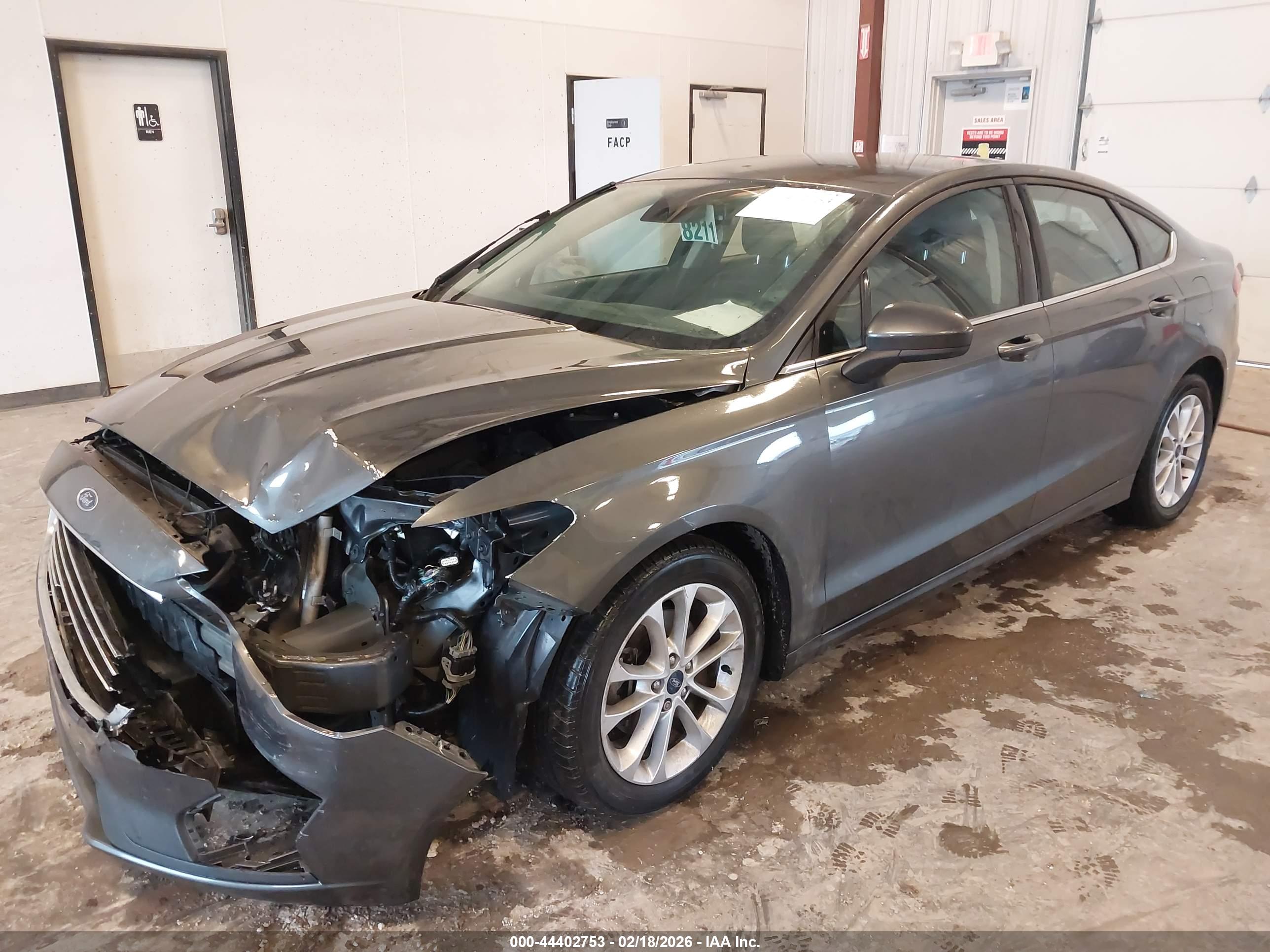 FORD FUSION image 2