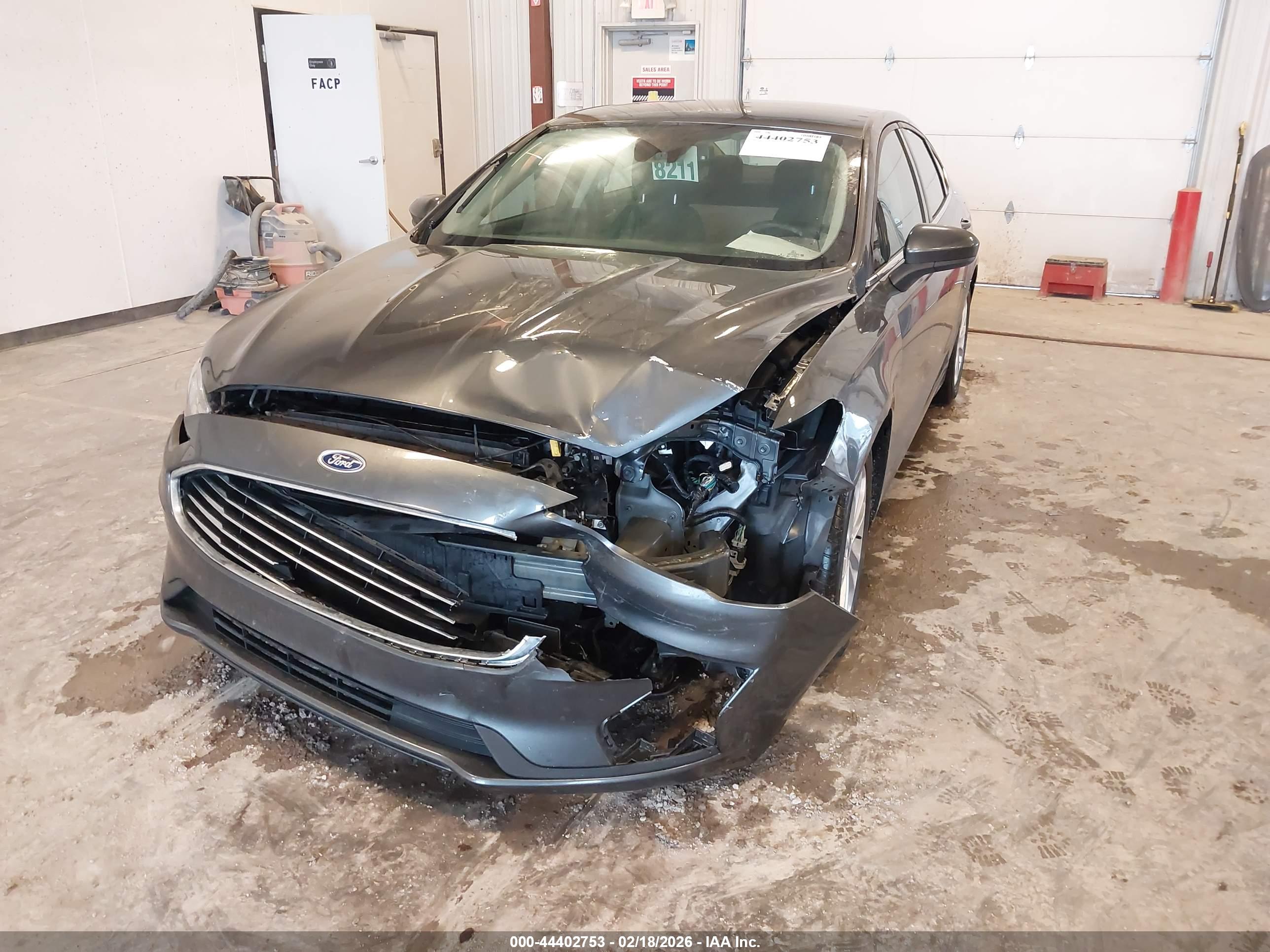 FORD FUSION image 6