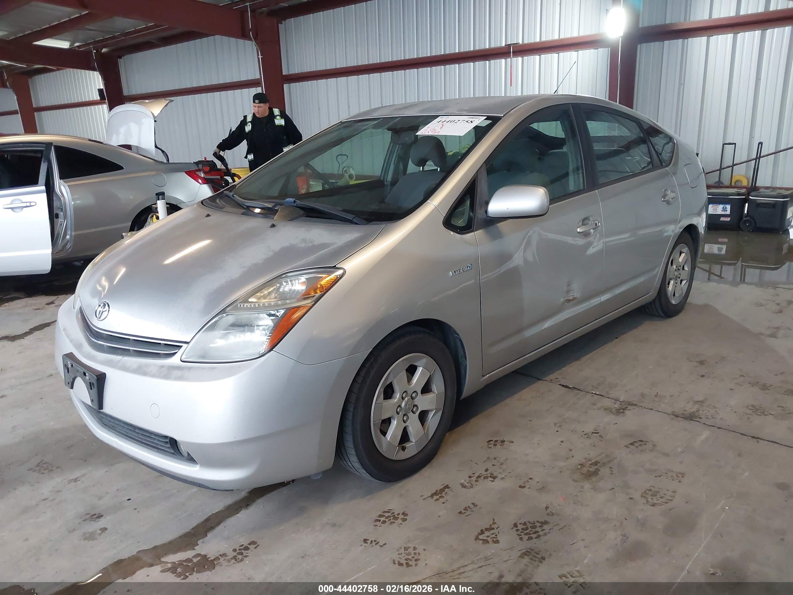 TOYOTA PRIUS image 2