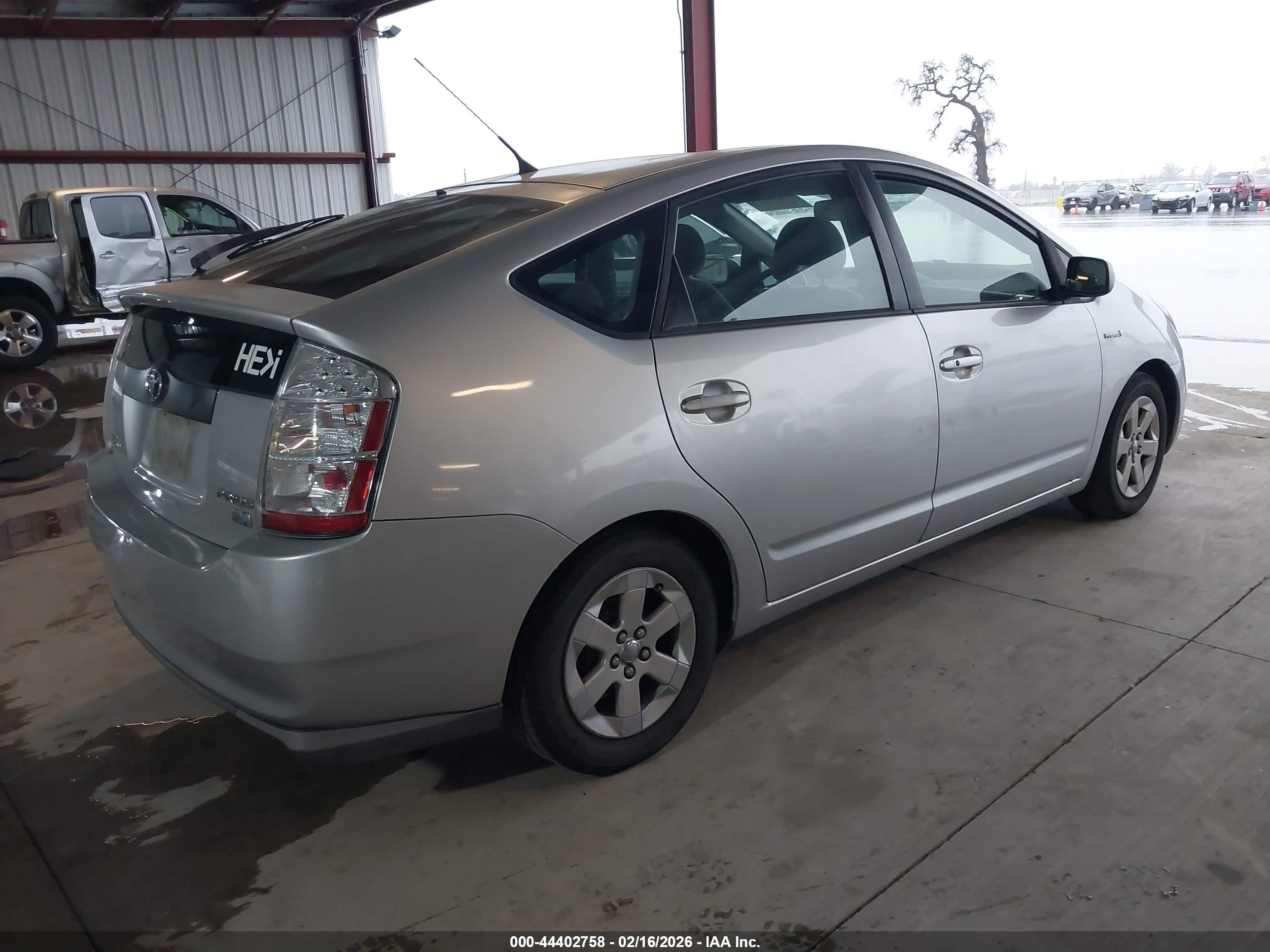 TOYOTA PRIUS image 4