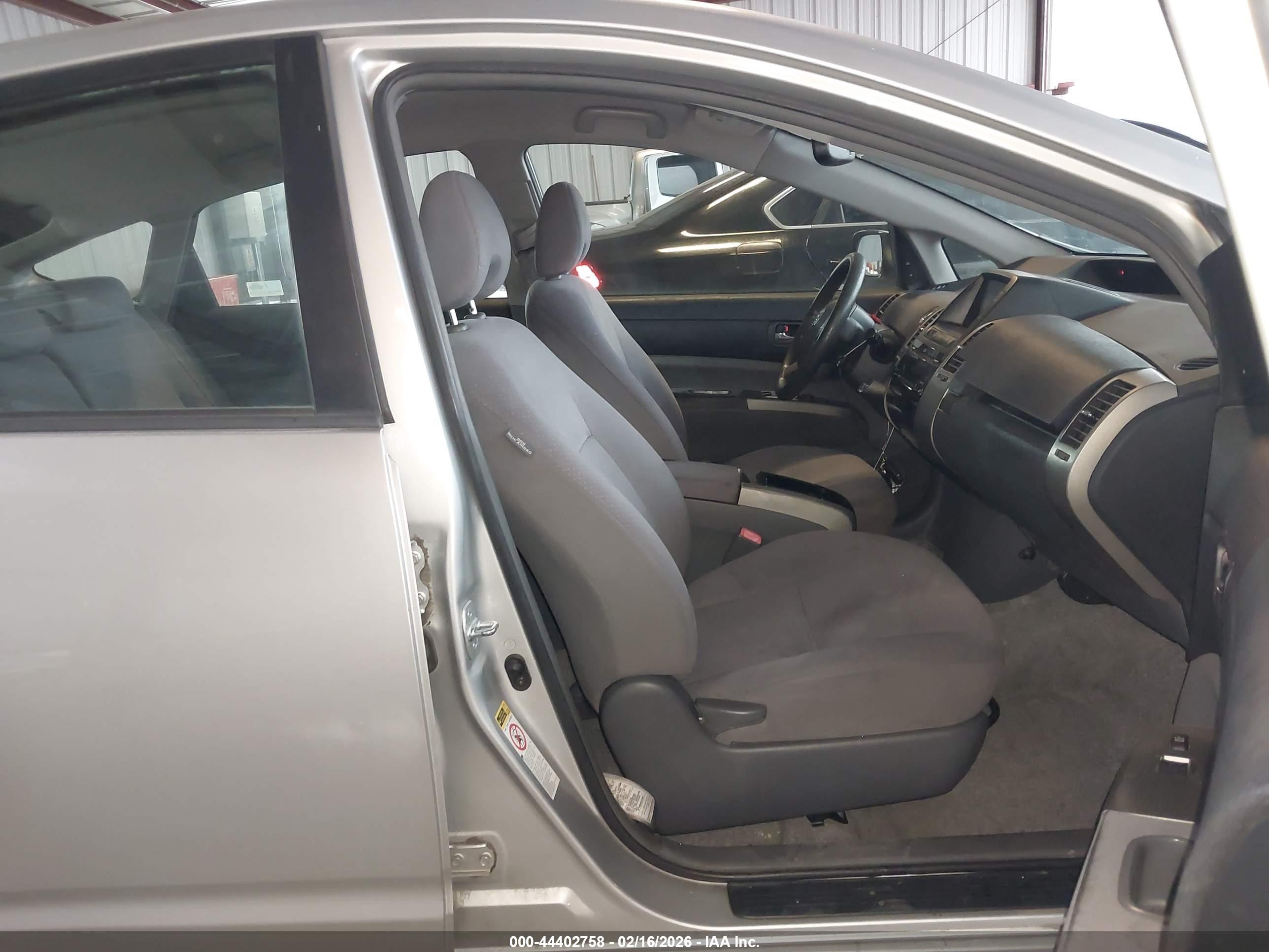 TOYOTA PRIUS image 5