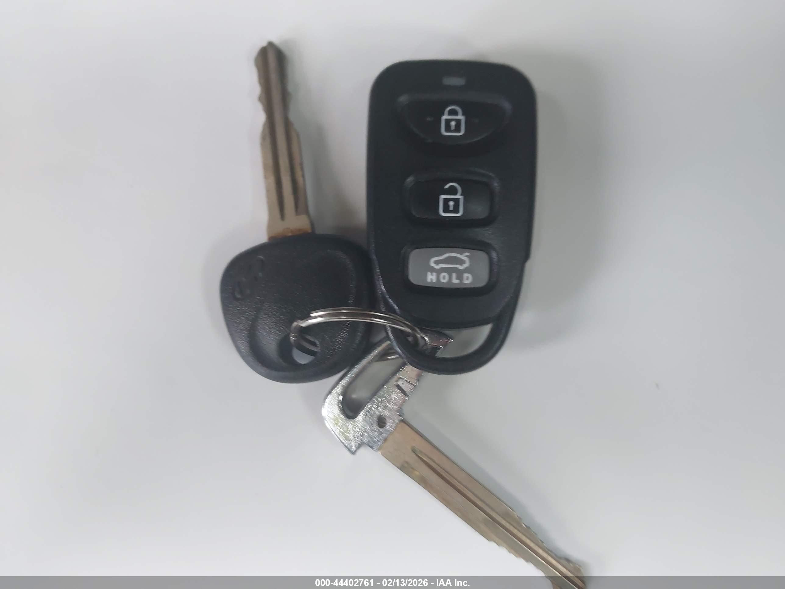 HYUNDAI ELANTRA image 11