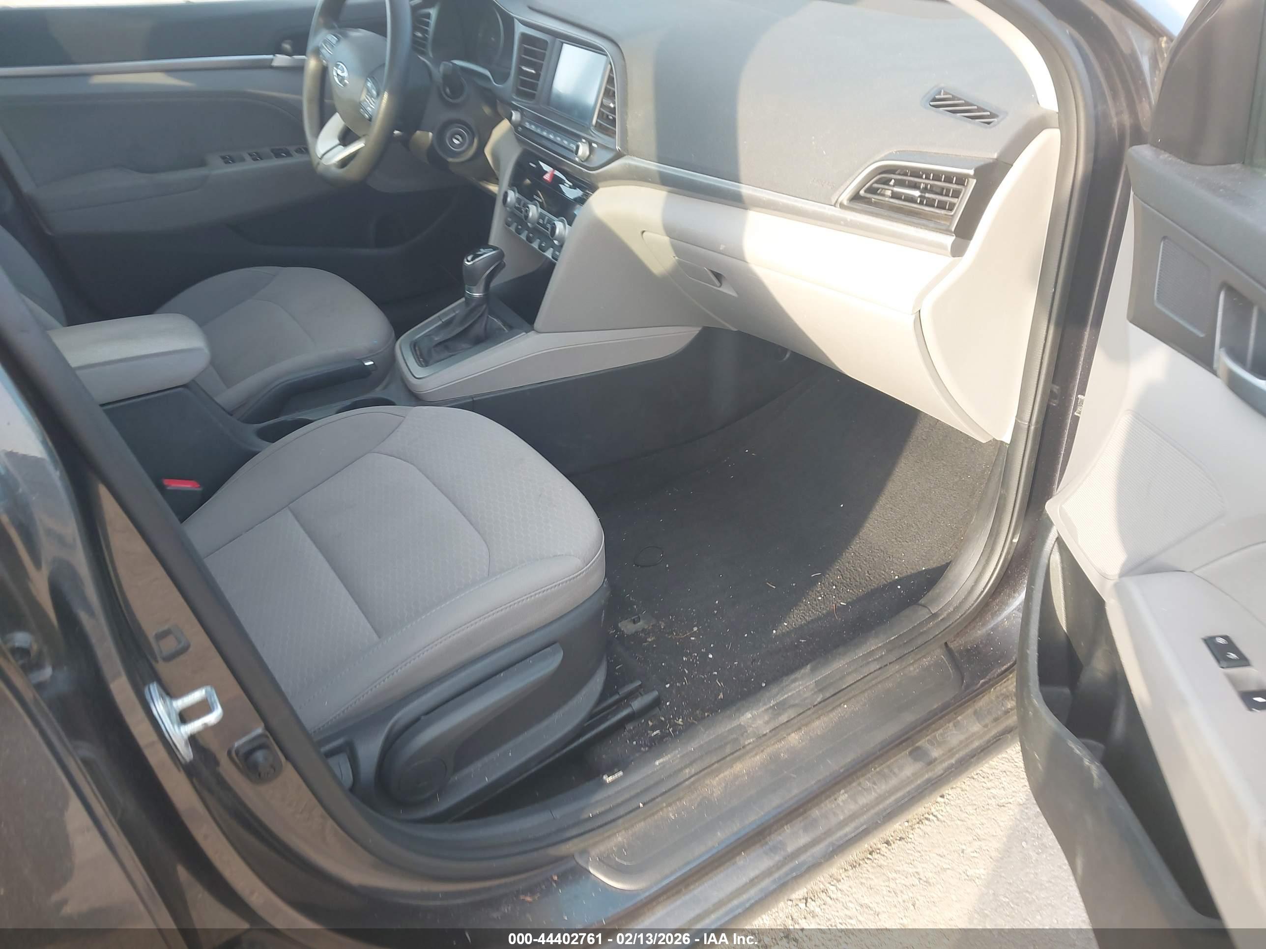HYUNDAI ELANTRA image 5