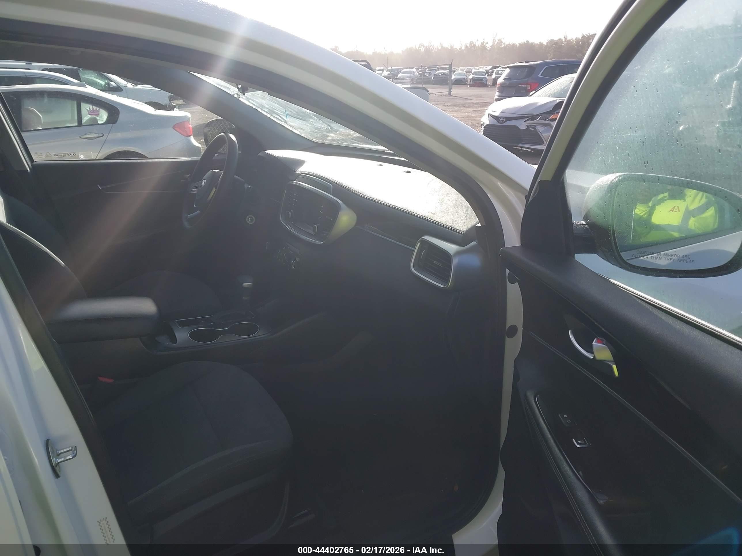 KIA SORENTO image 5