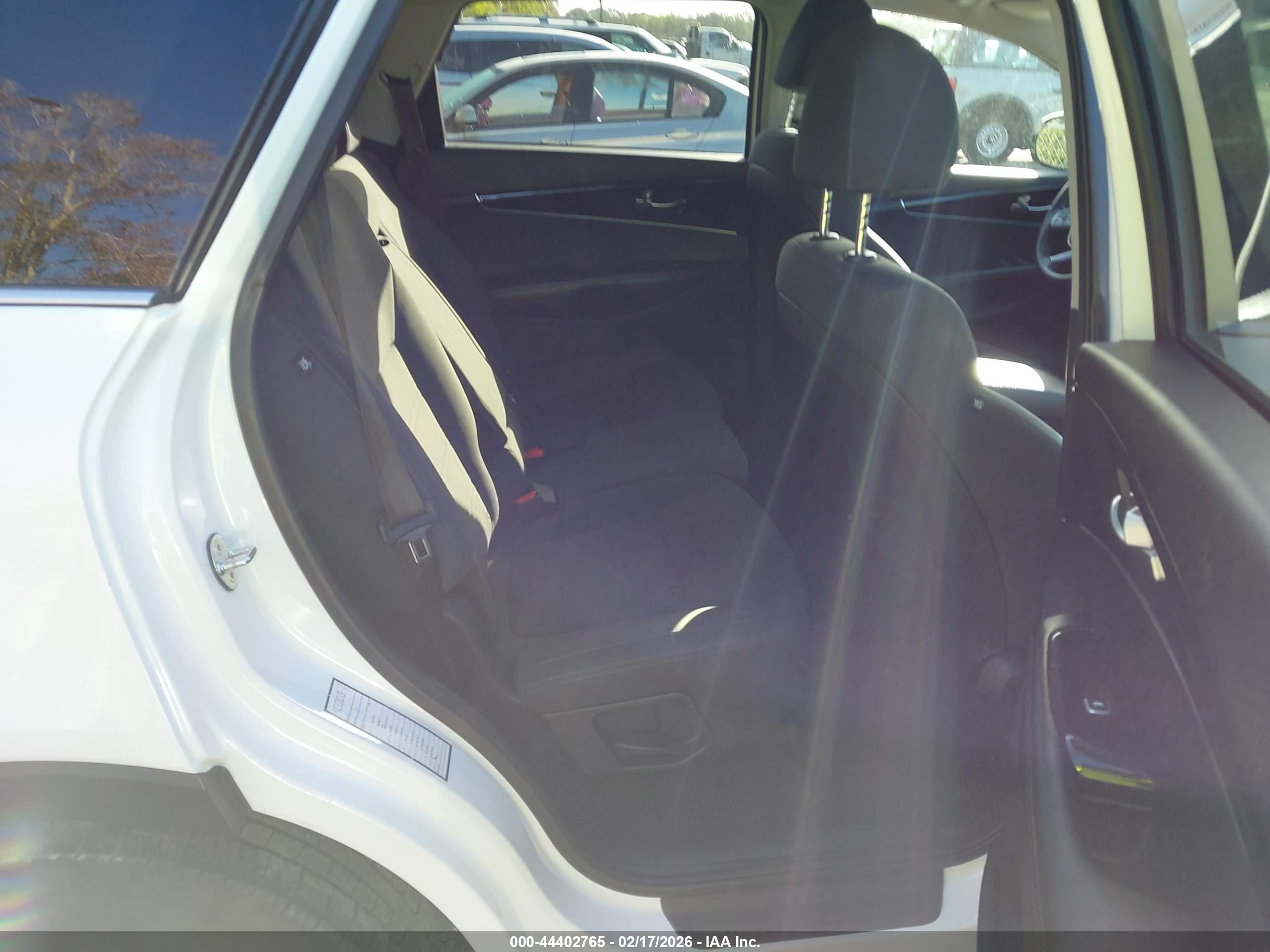 KIA SORENTO image 8