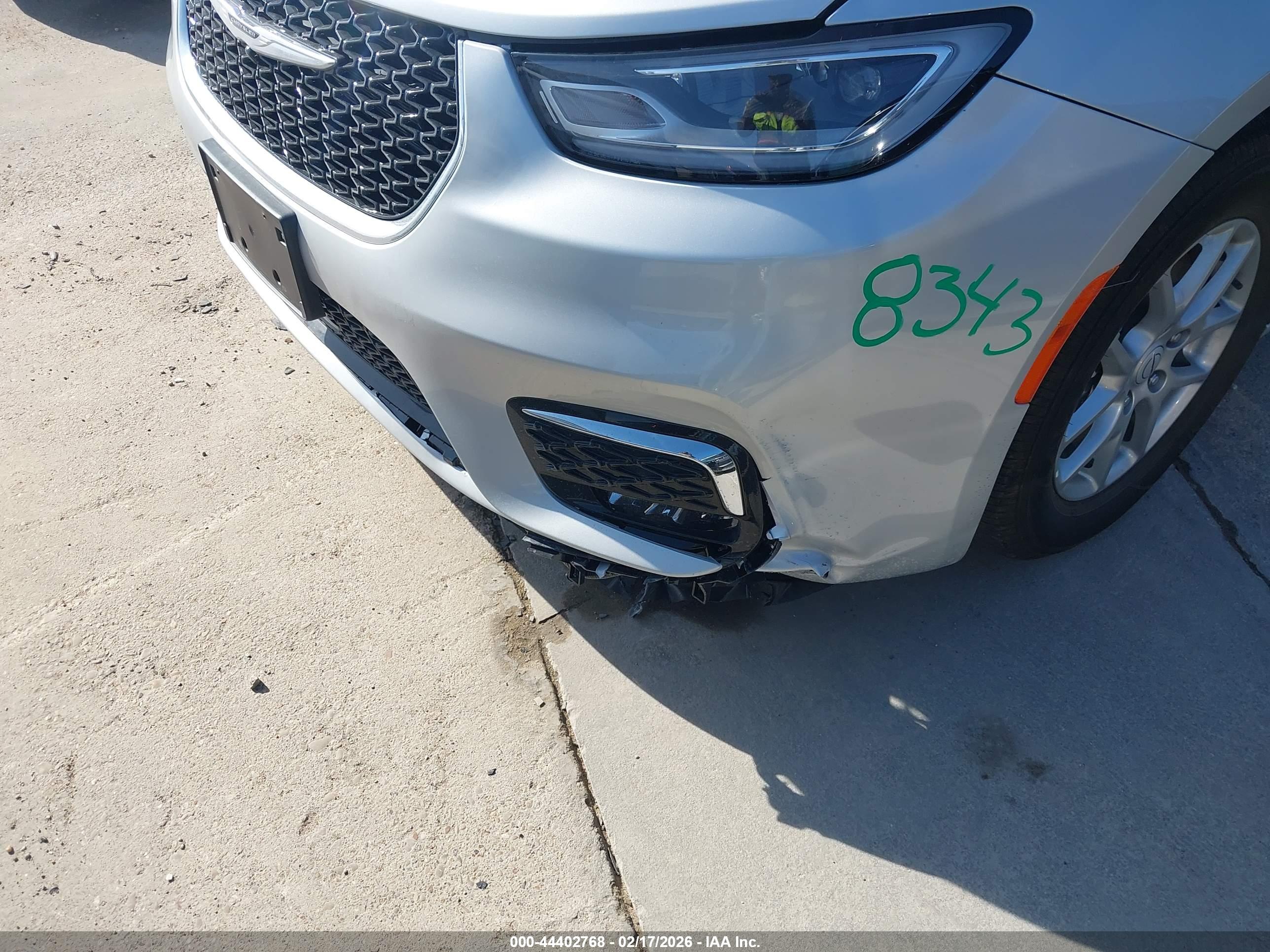 CHRYSLER PACIFICA image 6