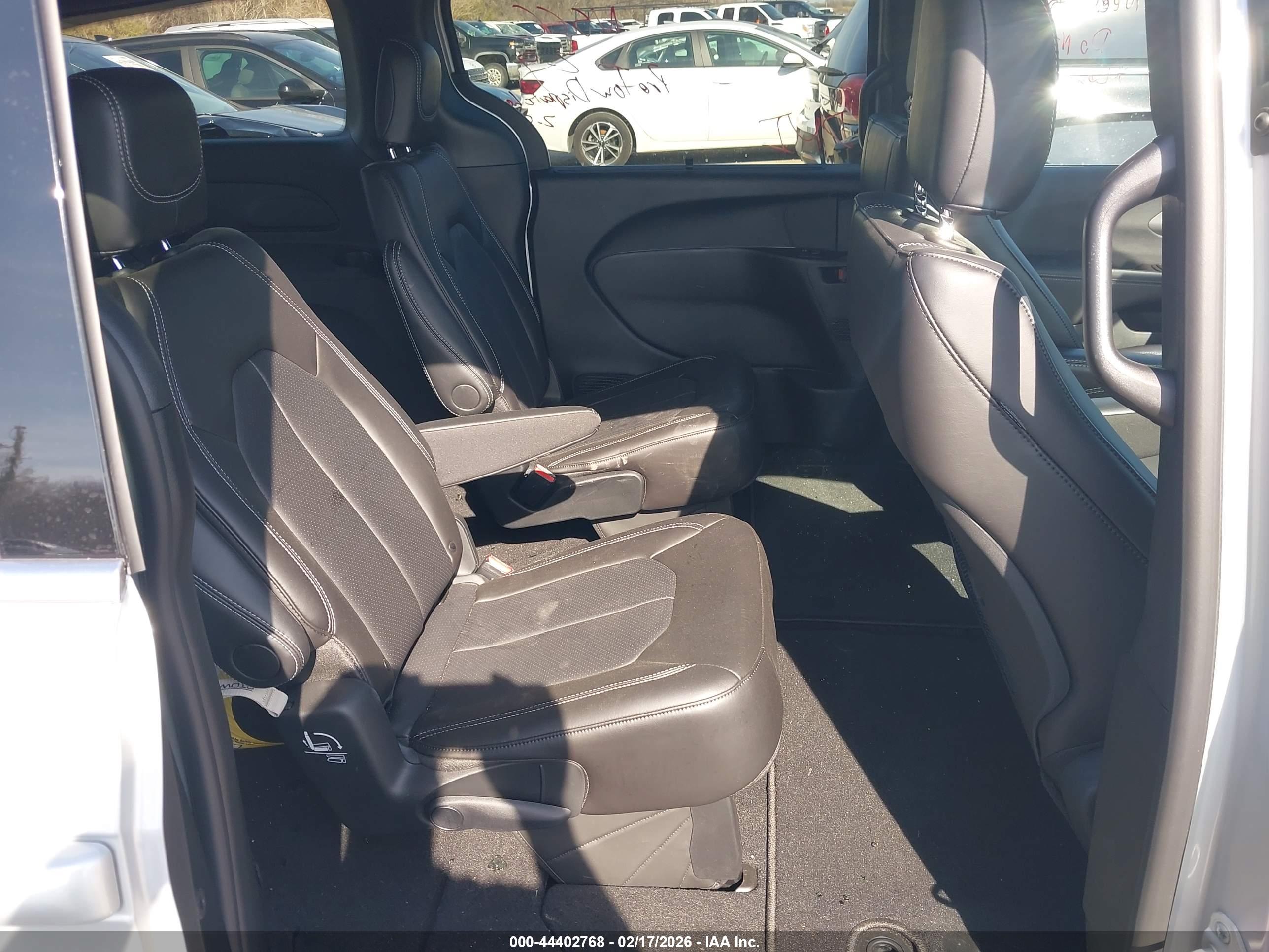 CHRYSLER PACIFICA image 8