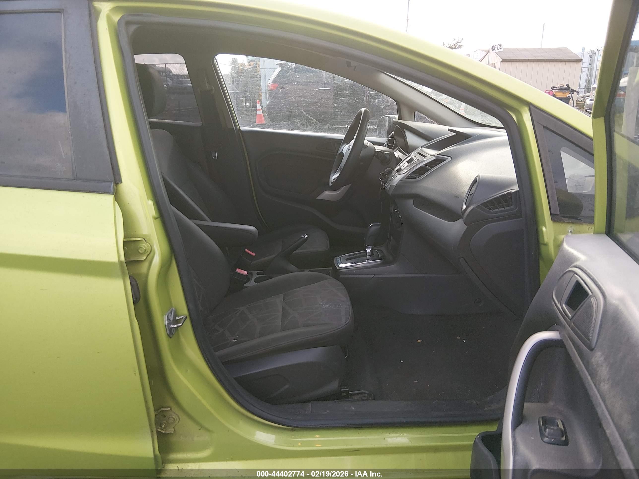 FORD FIESTA image 5