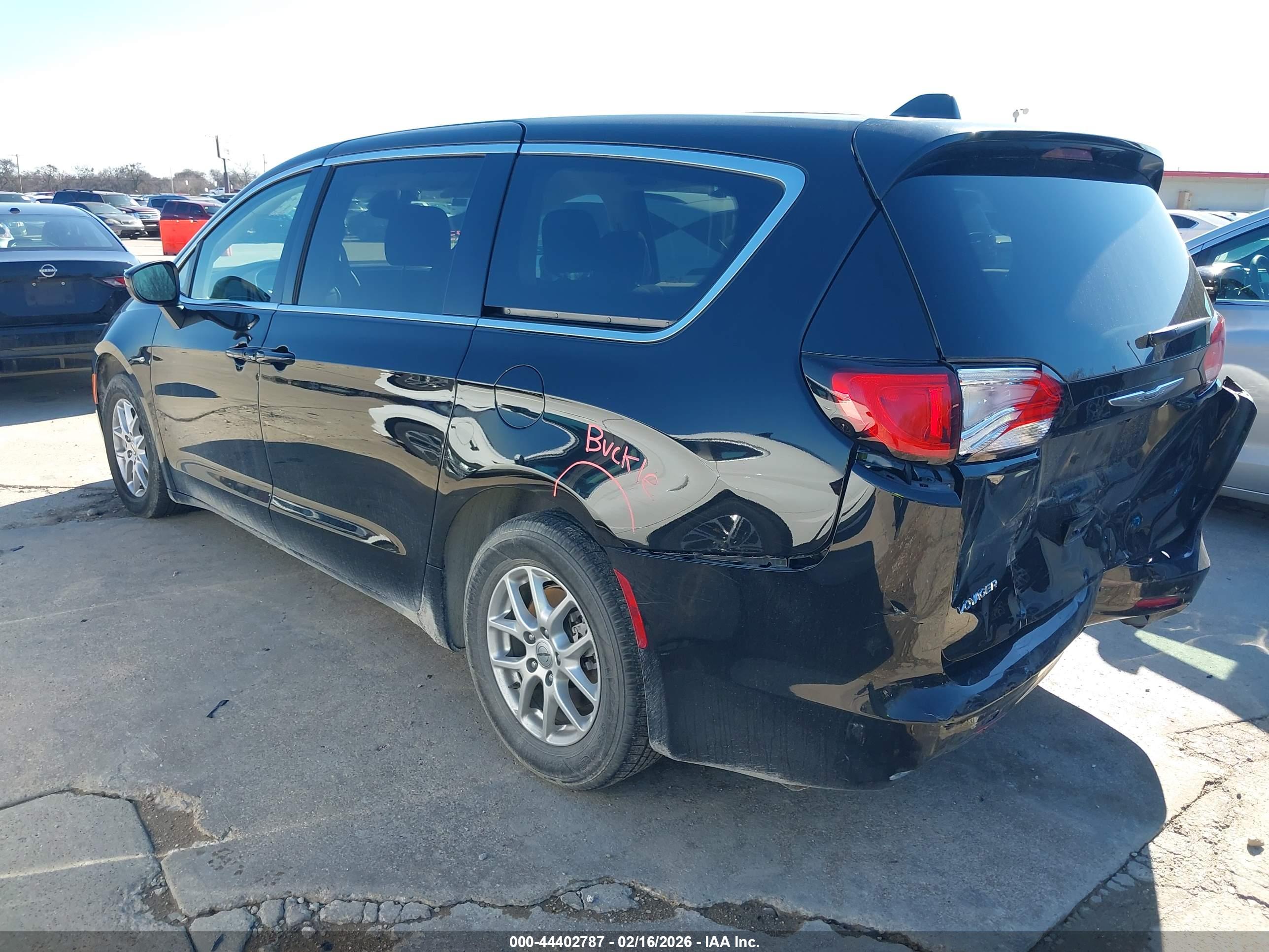 CHRYSLER VOYAGER image 3