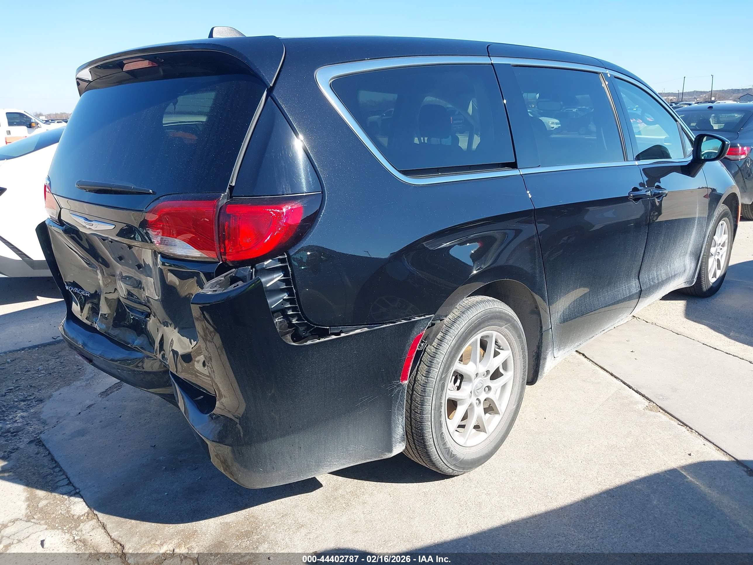CHRYSLER VOYAGER image 4
