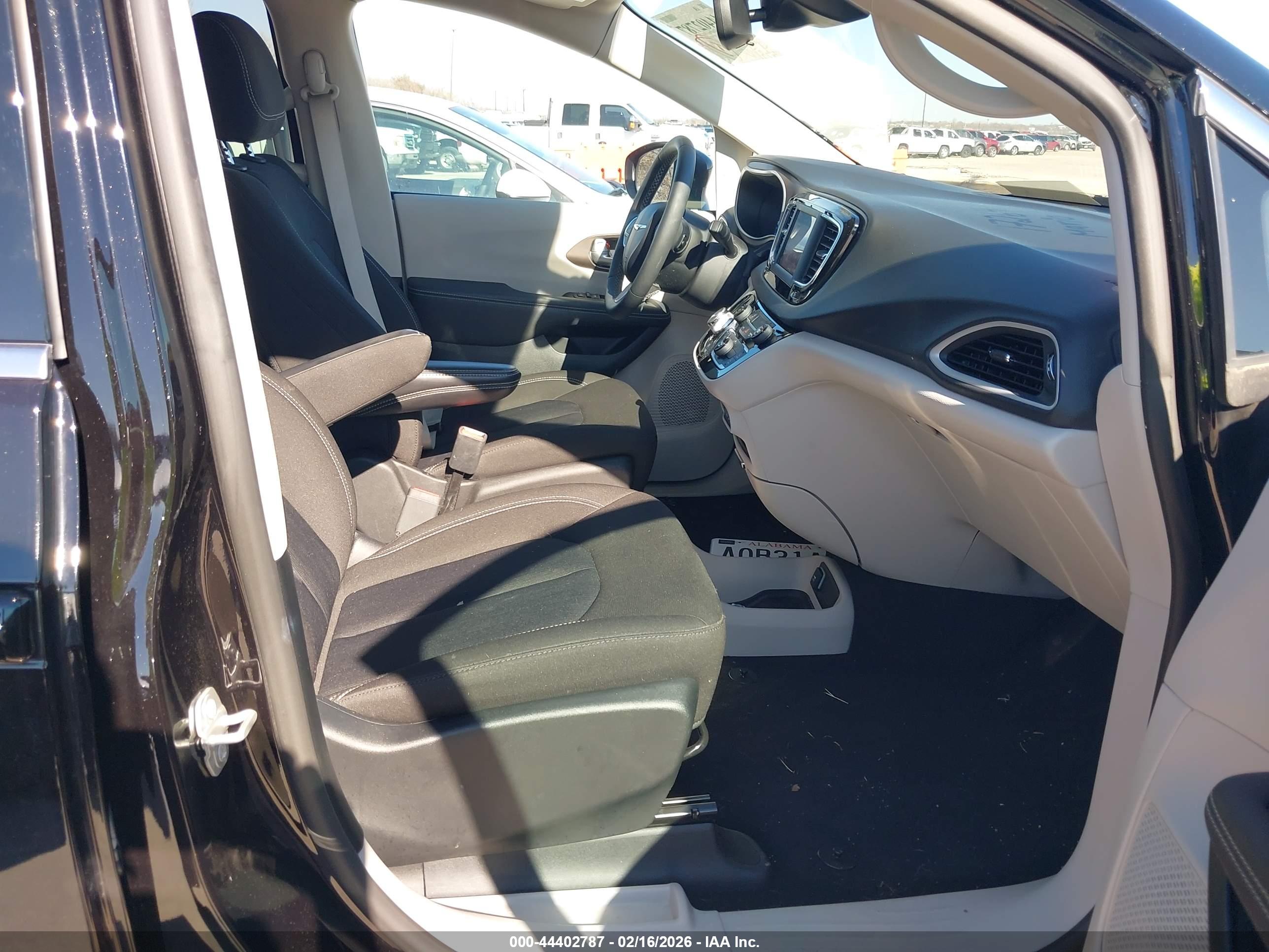 CHRYSLER VOYAGER image 5
