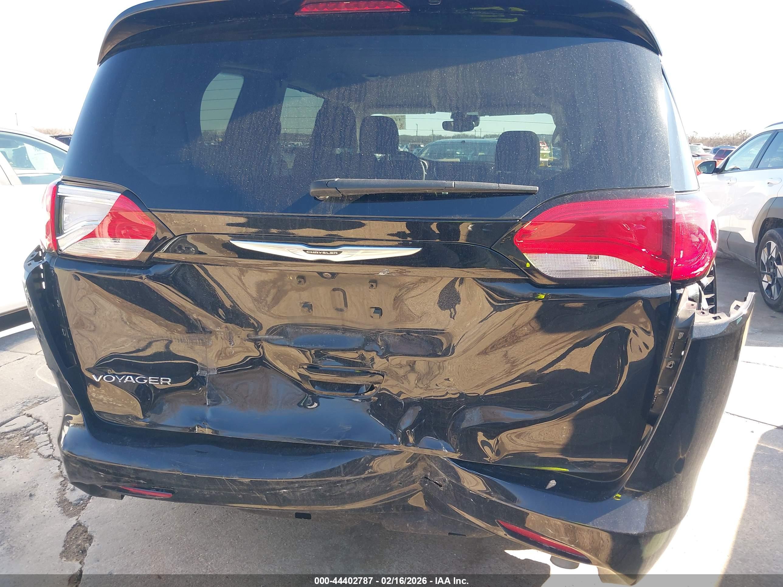 CHRYSLER VOYAGER image 6