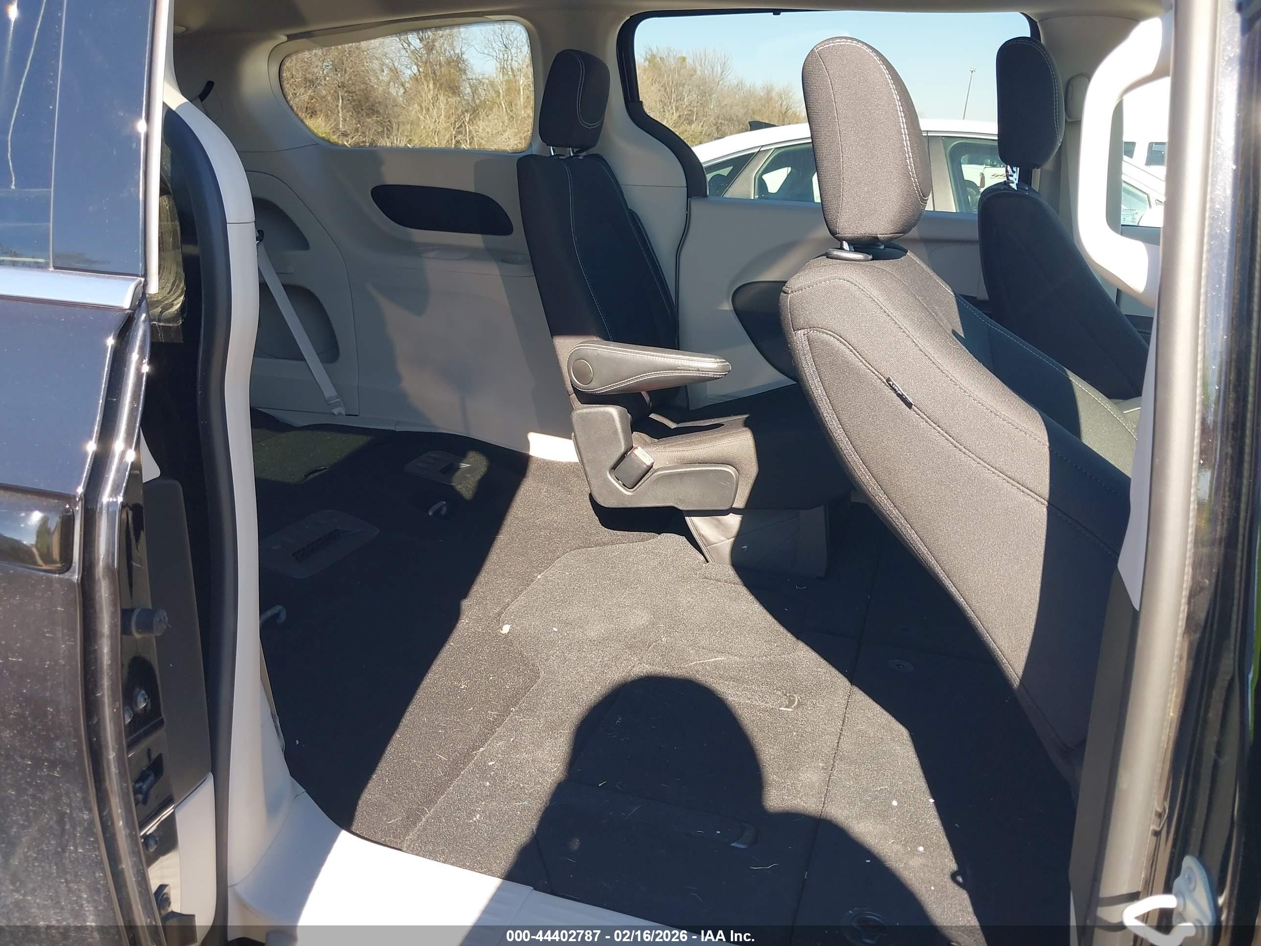 CHRYSLER VOYAGER image 8