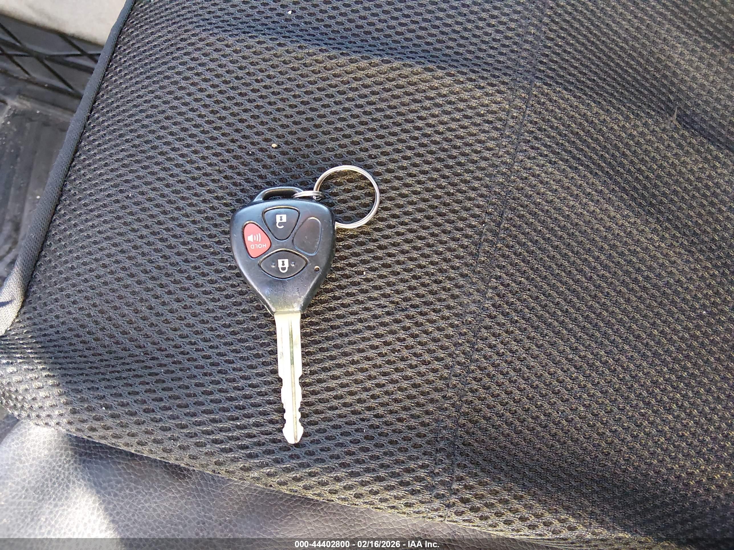 TOYOTA RAV4 image 11