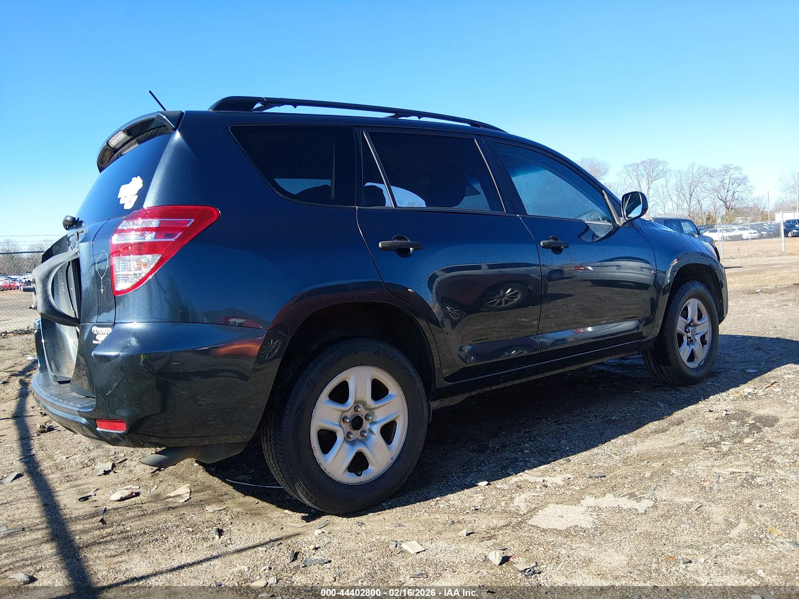 TOYOTA RAV4 image 4