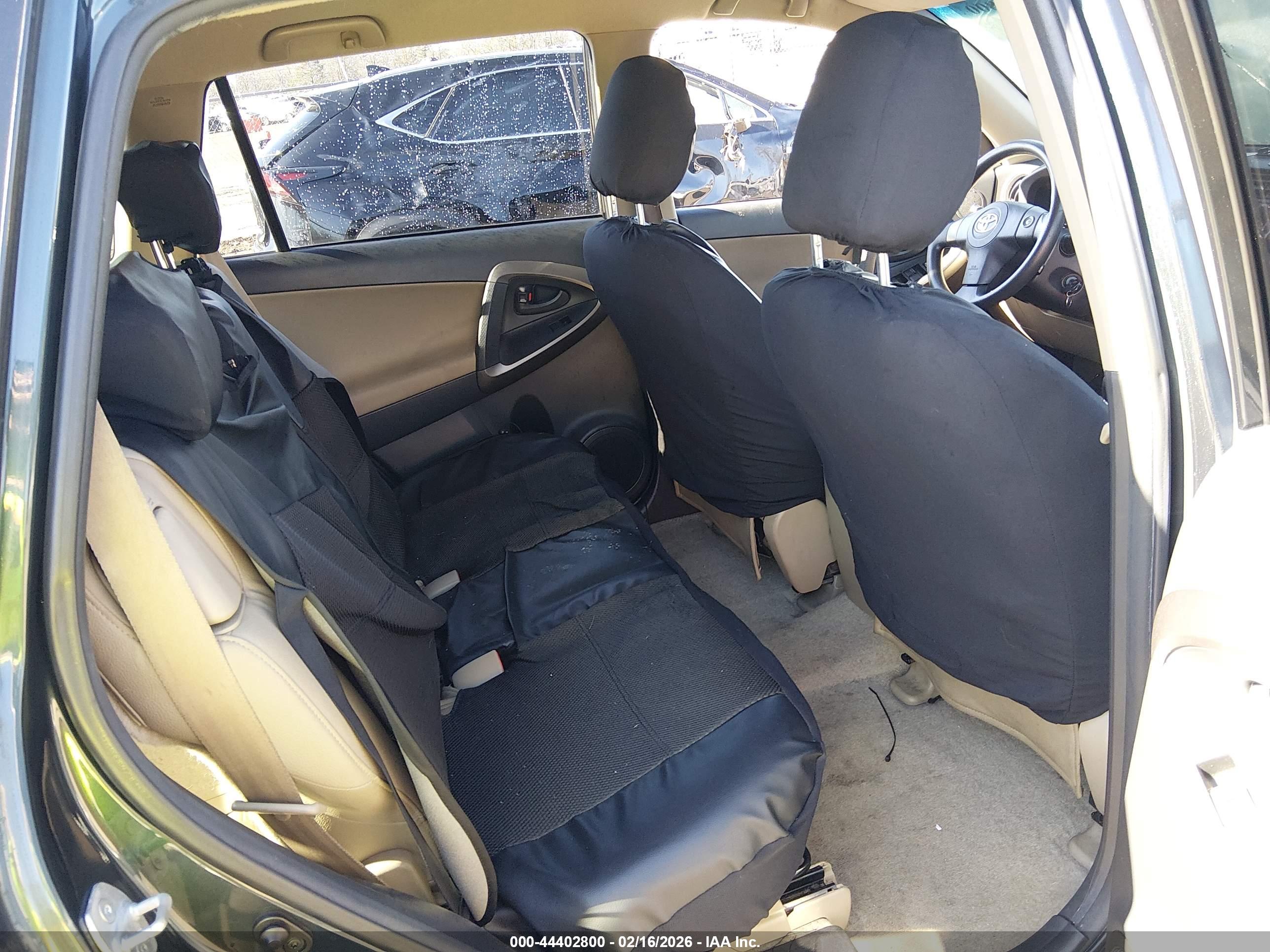 TOYOTA RAV4 image 8