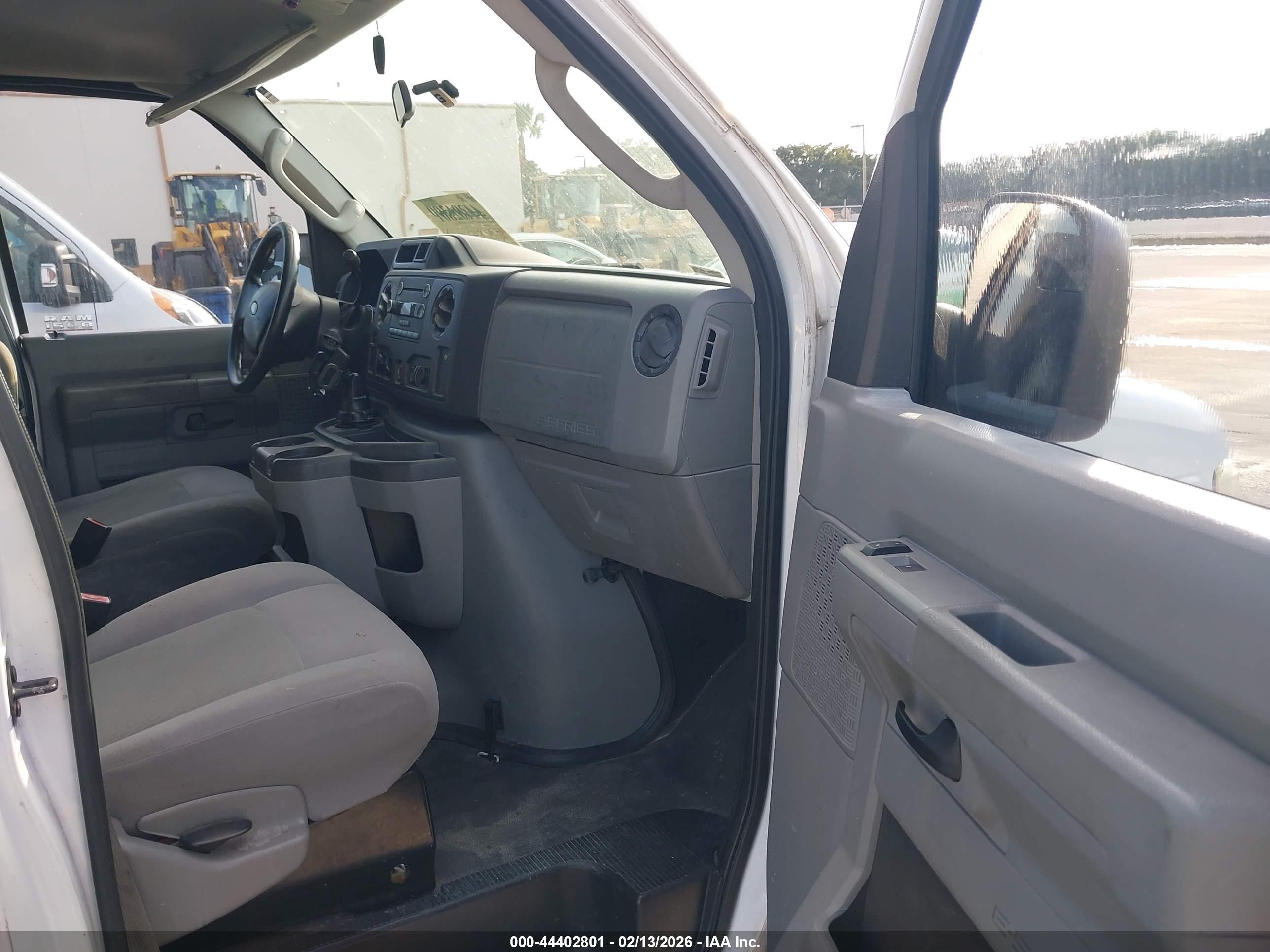 FORD E-150 image 5