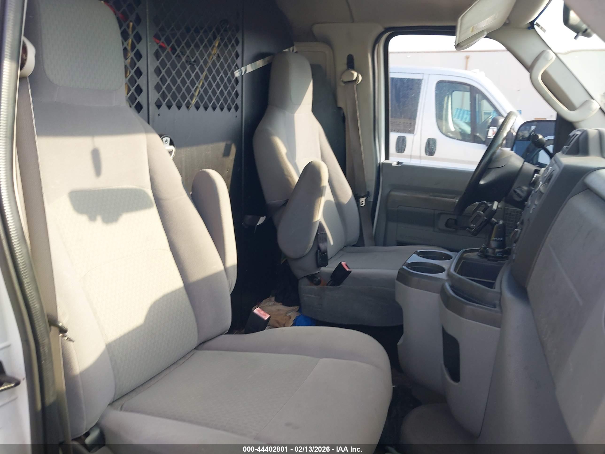 FORD E-150 image 8
