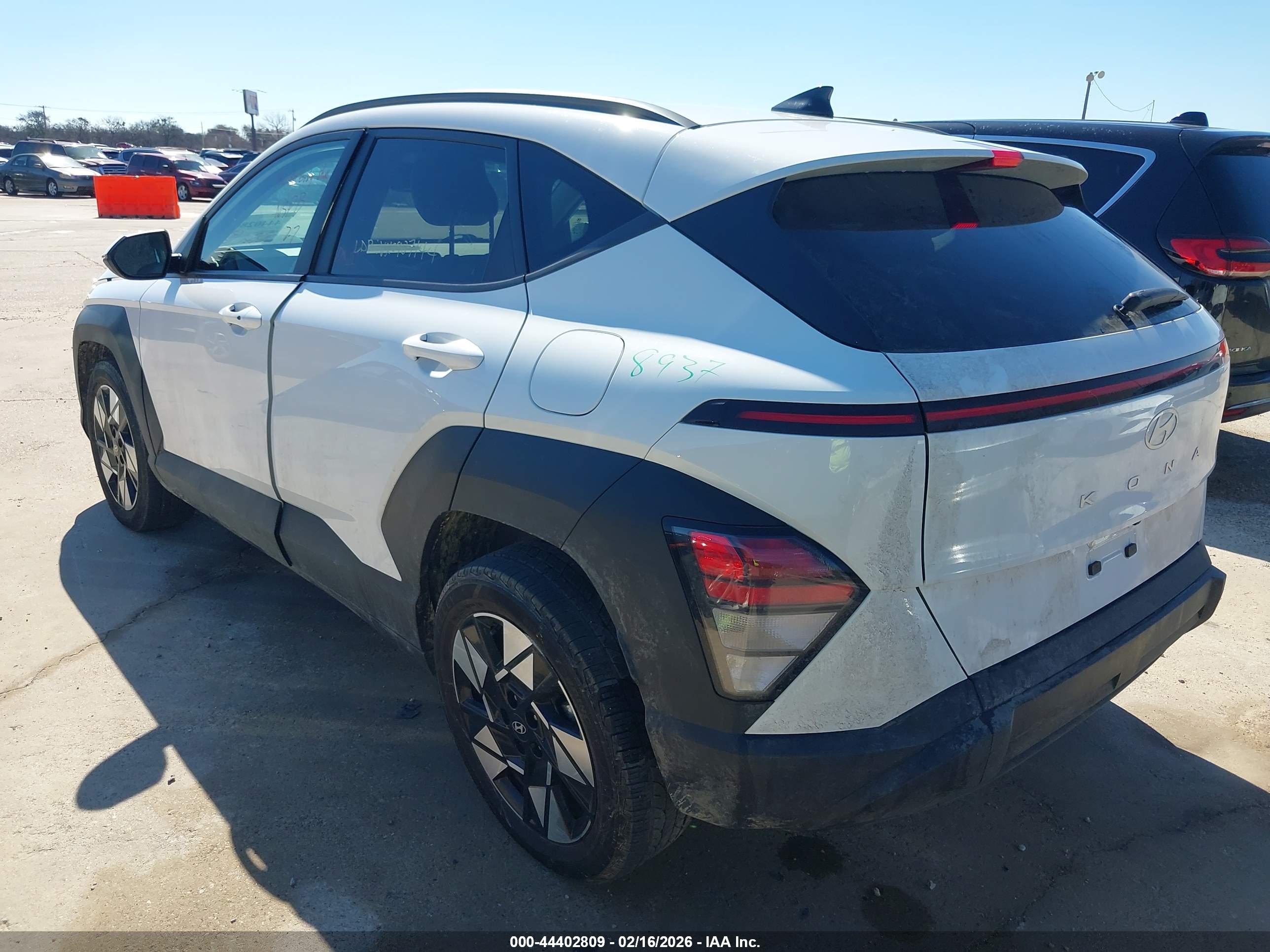 HYUNDAI KONA image 3