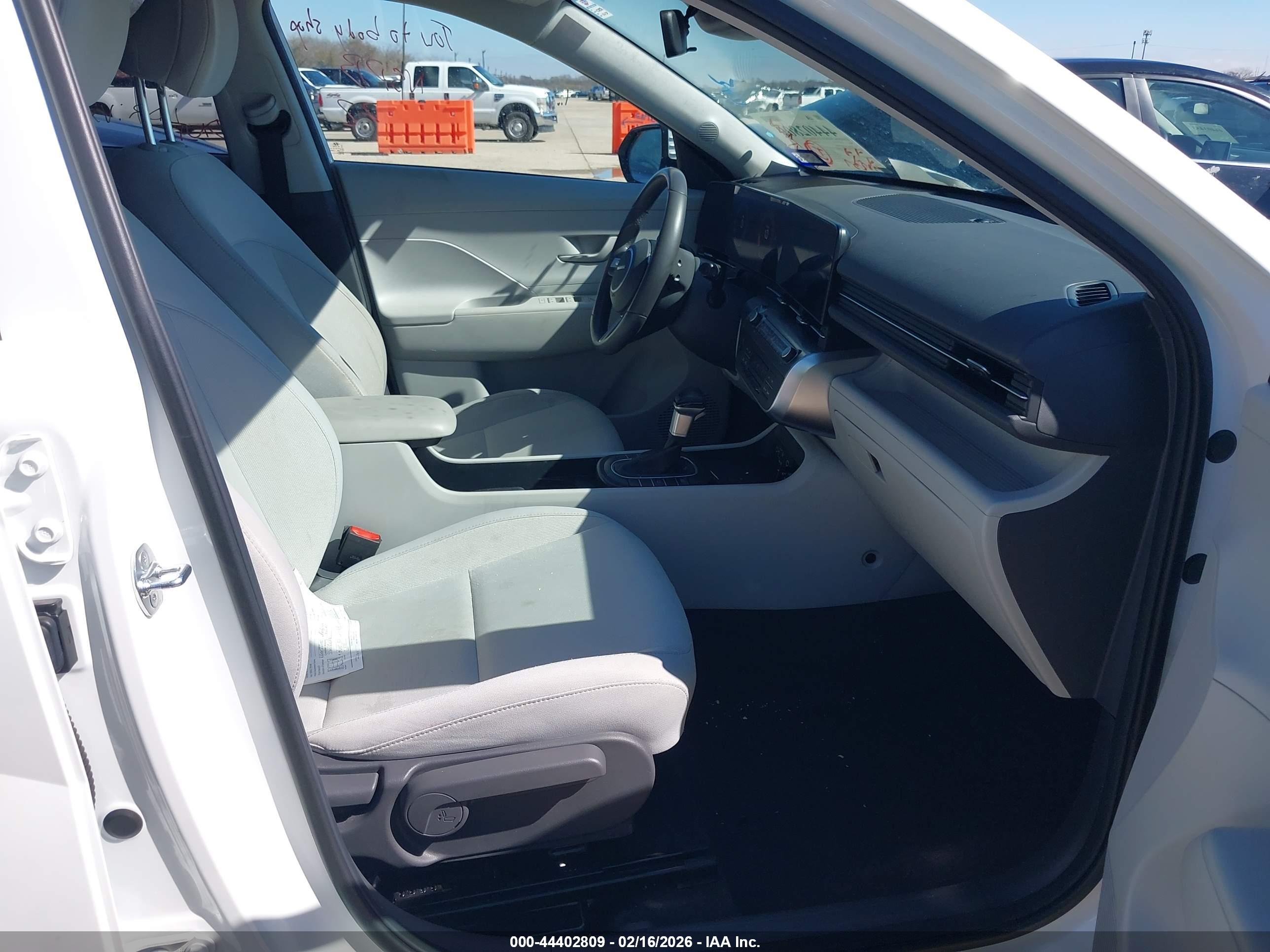 HYUNDAI KONA image 5