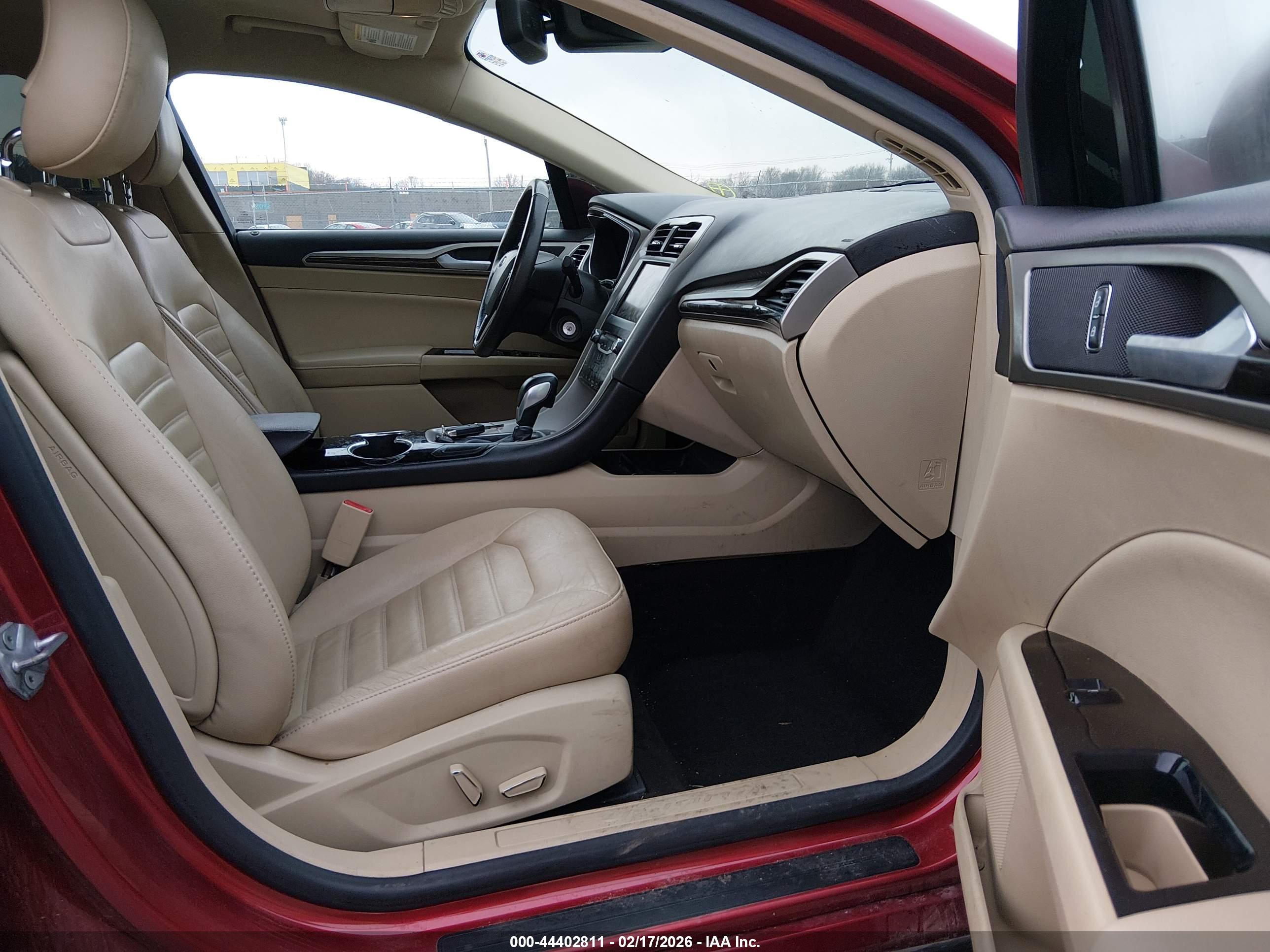 FORD FUSION image 5