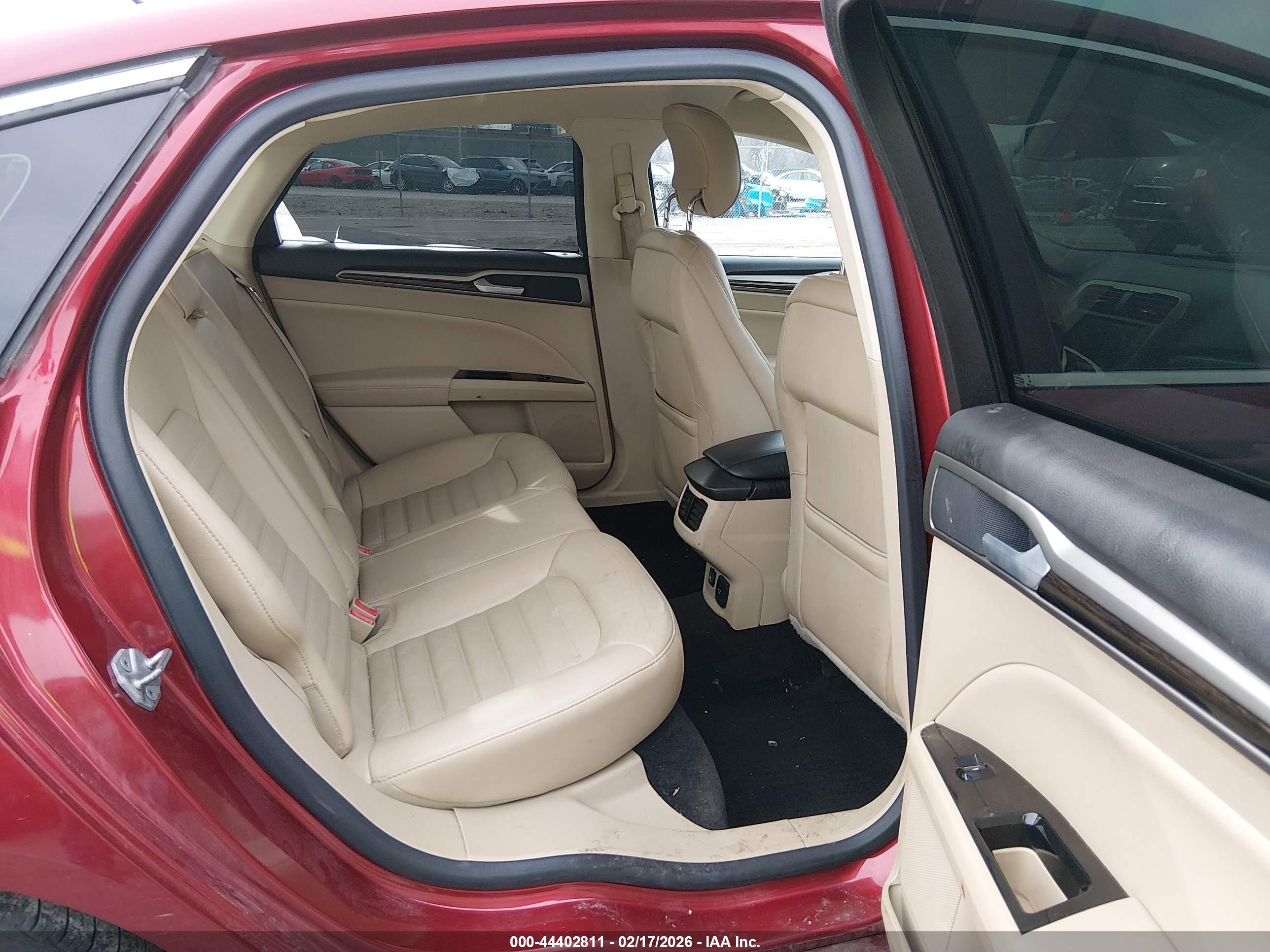 FORD FUSION image 8