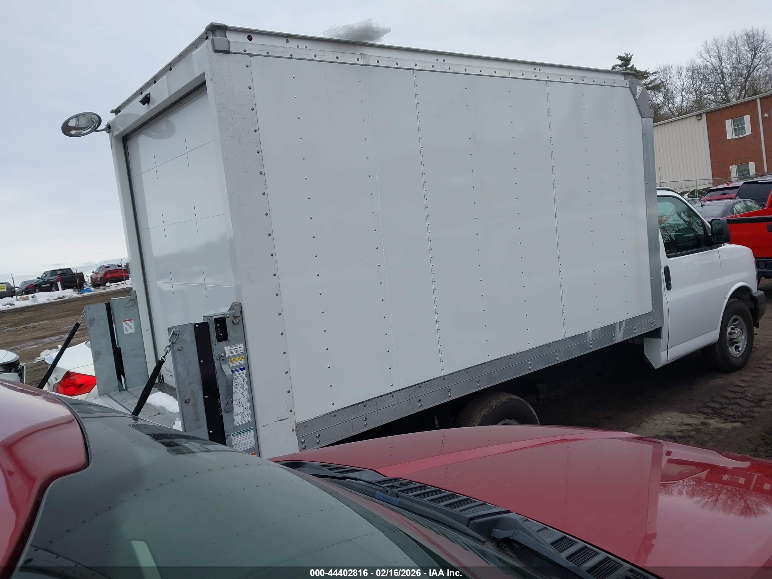 CHEVROLET EXPRESS image 4