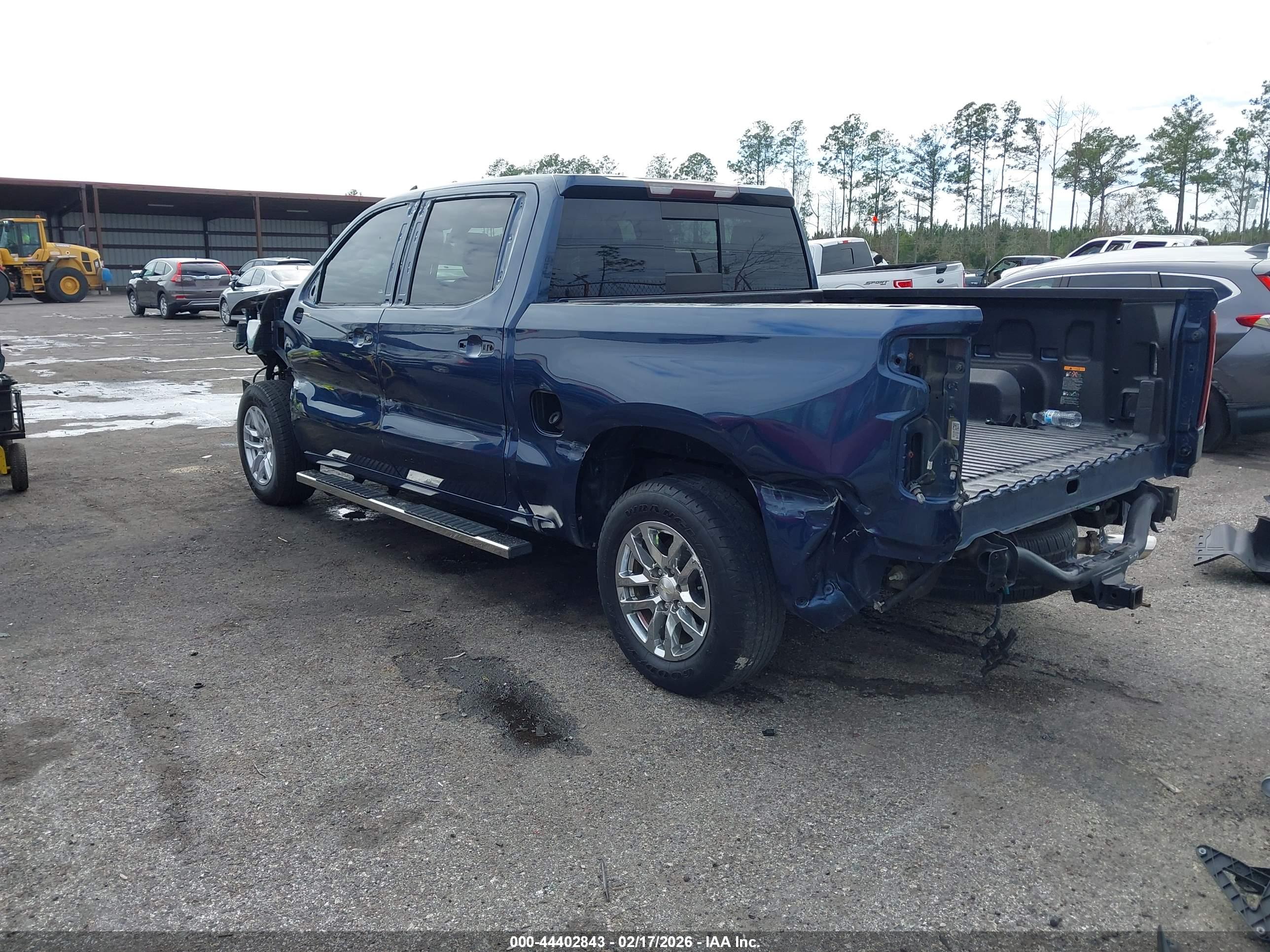 CHEVROLET SILVERADO image 3