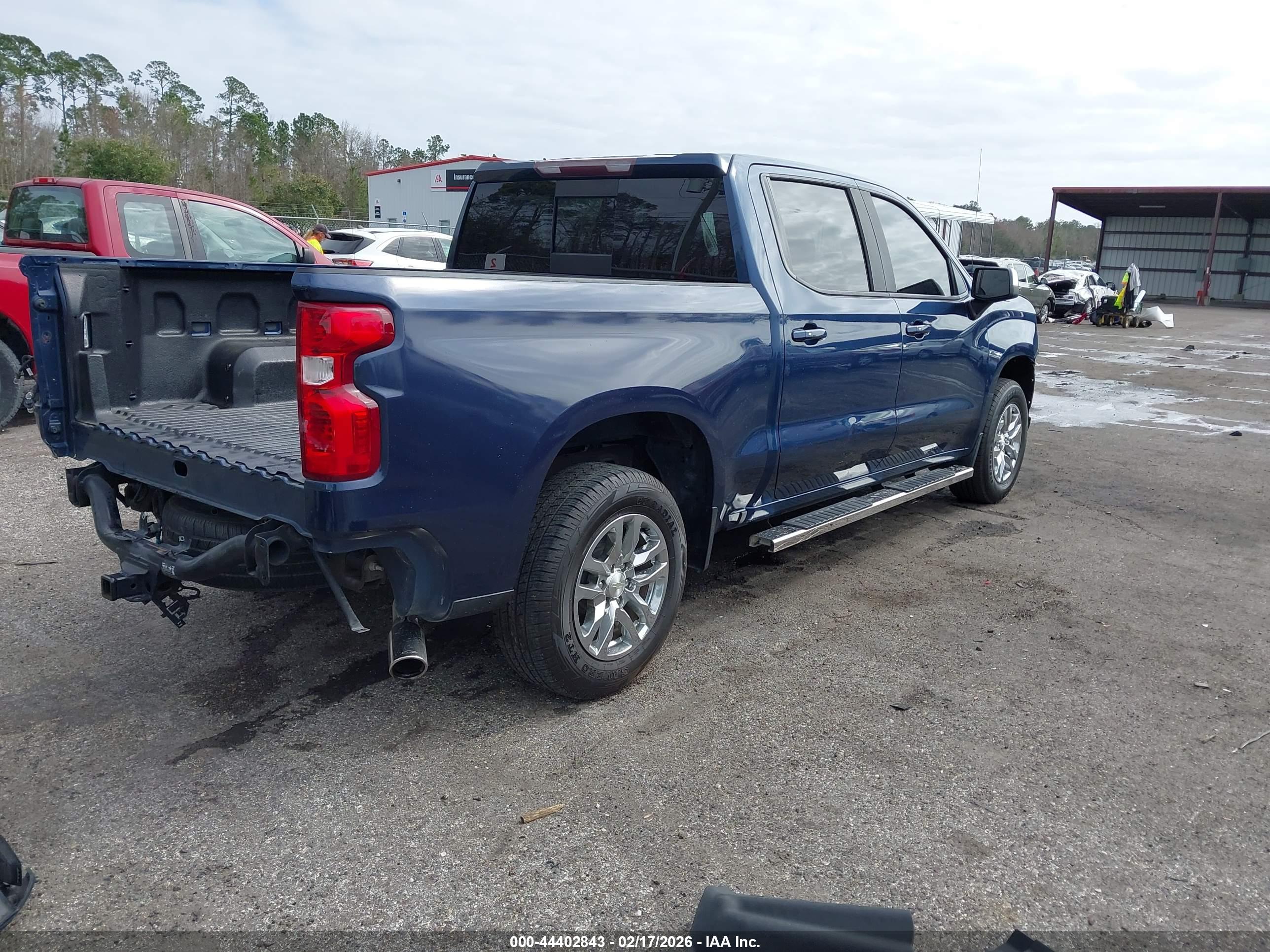 CHEVROLET SILVERADO image 4
