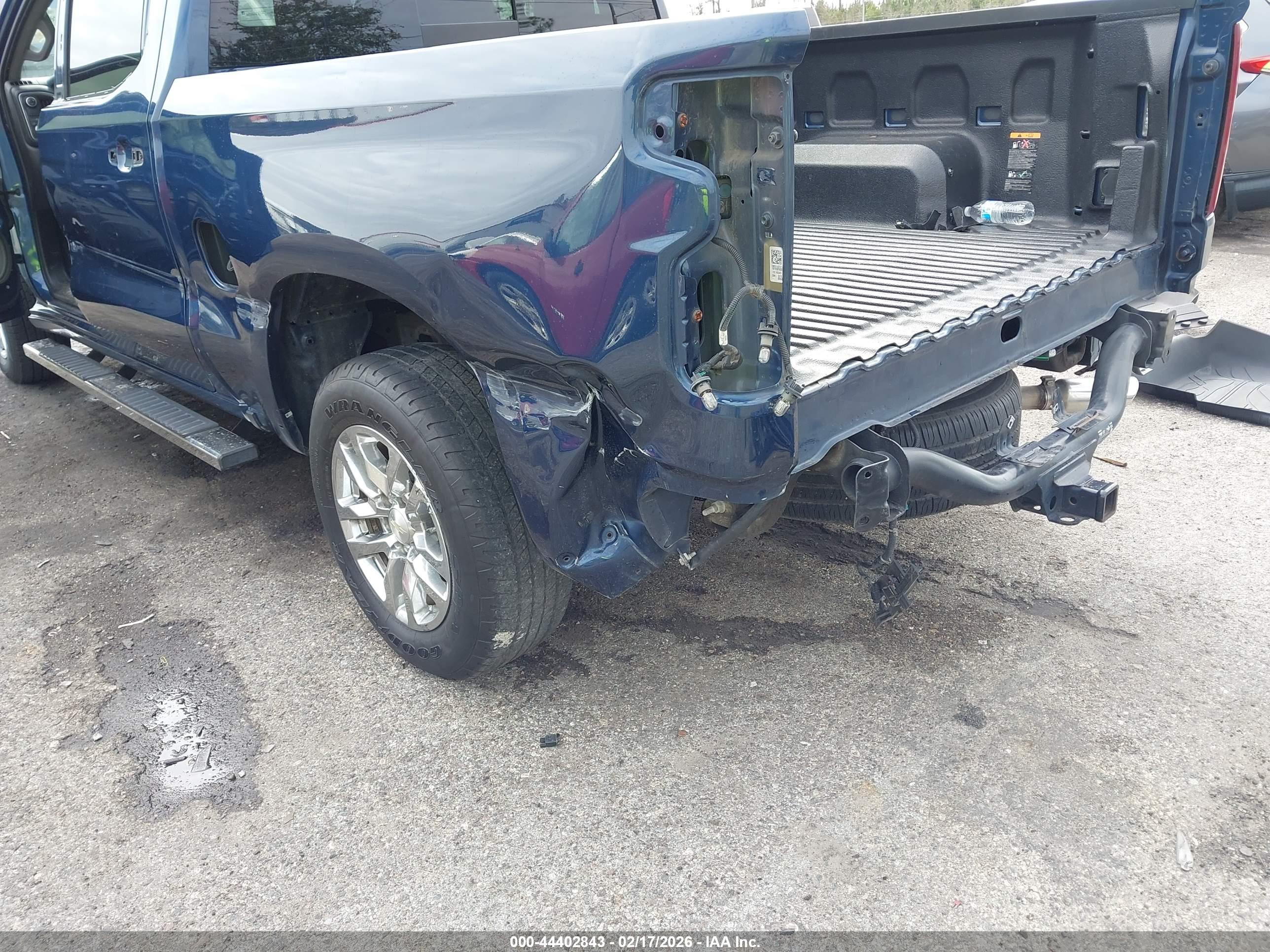 CHEVROLET SILVERADO image 6