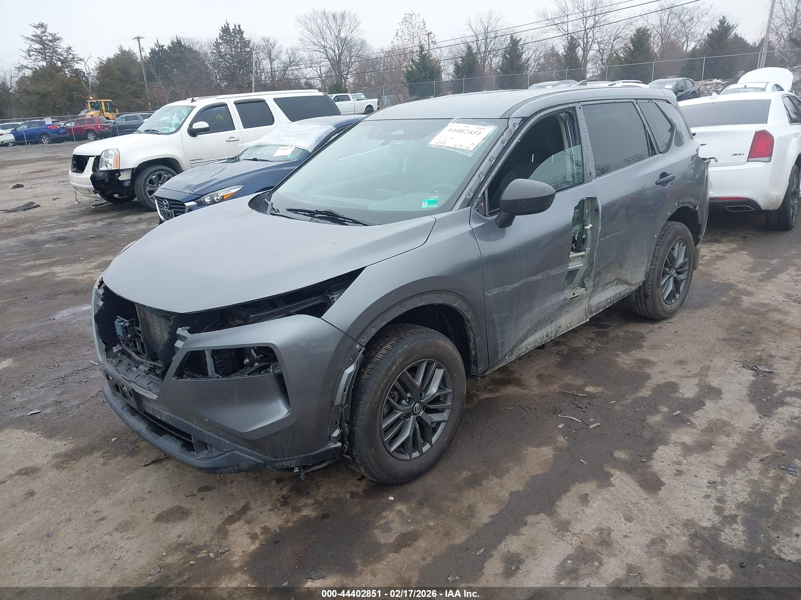 NISSAN ROGUE image 2