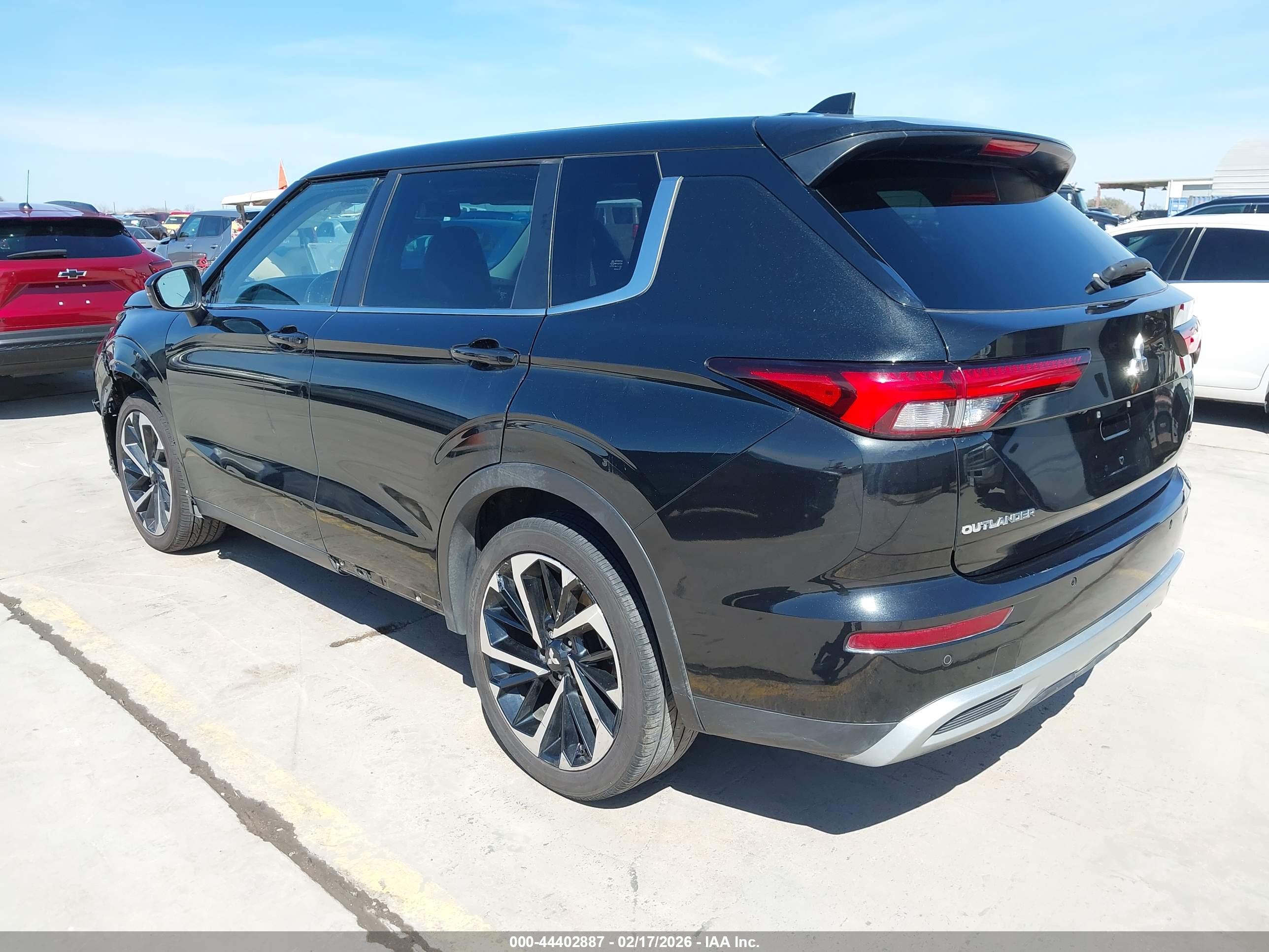 MITSUBISHI OUTLANDER image 3