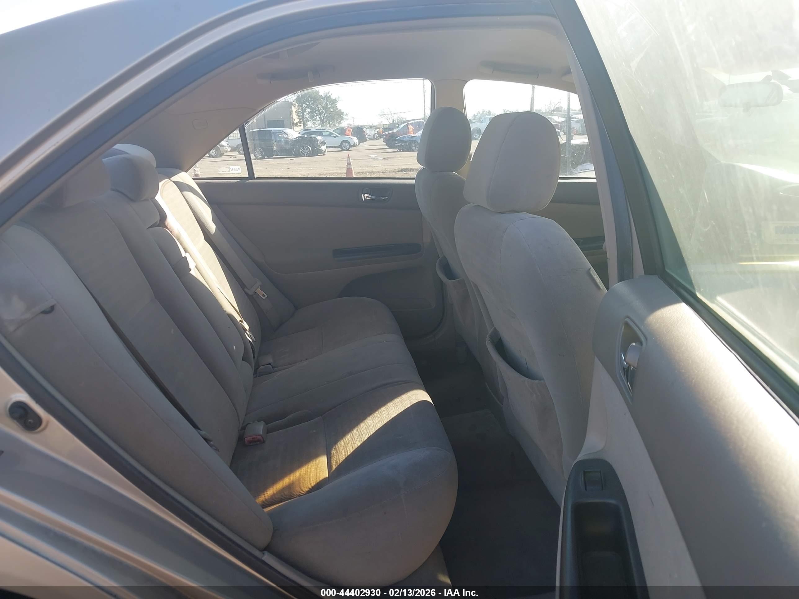 TOYOTA CAMRY image 8