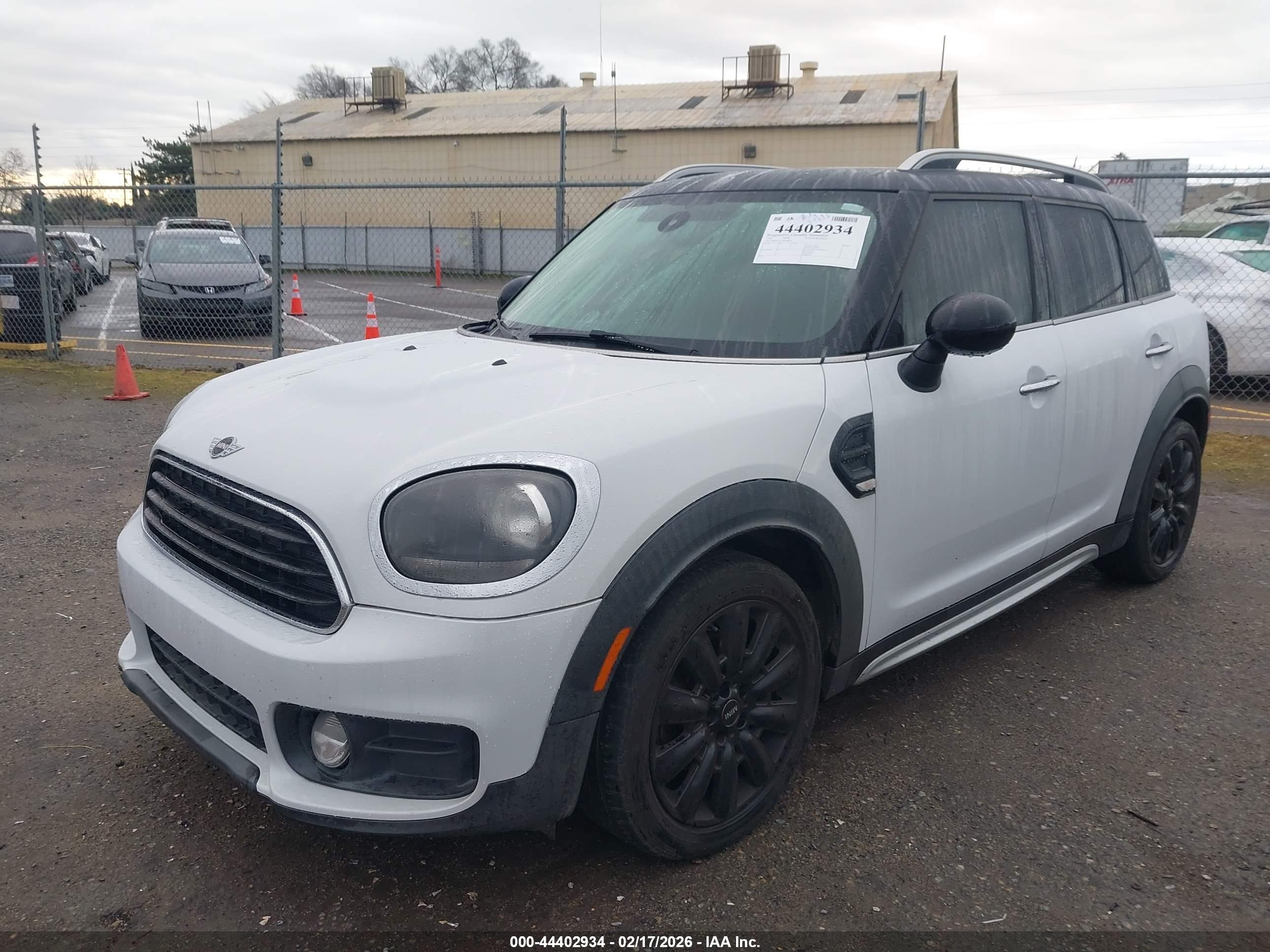 MINI COUNTRYMAN image 2