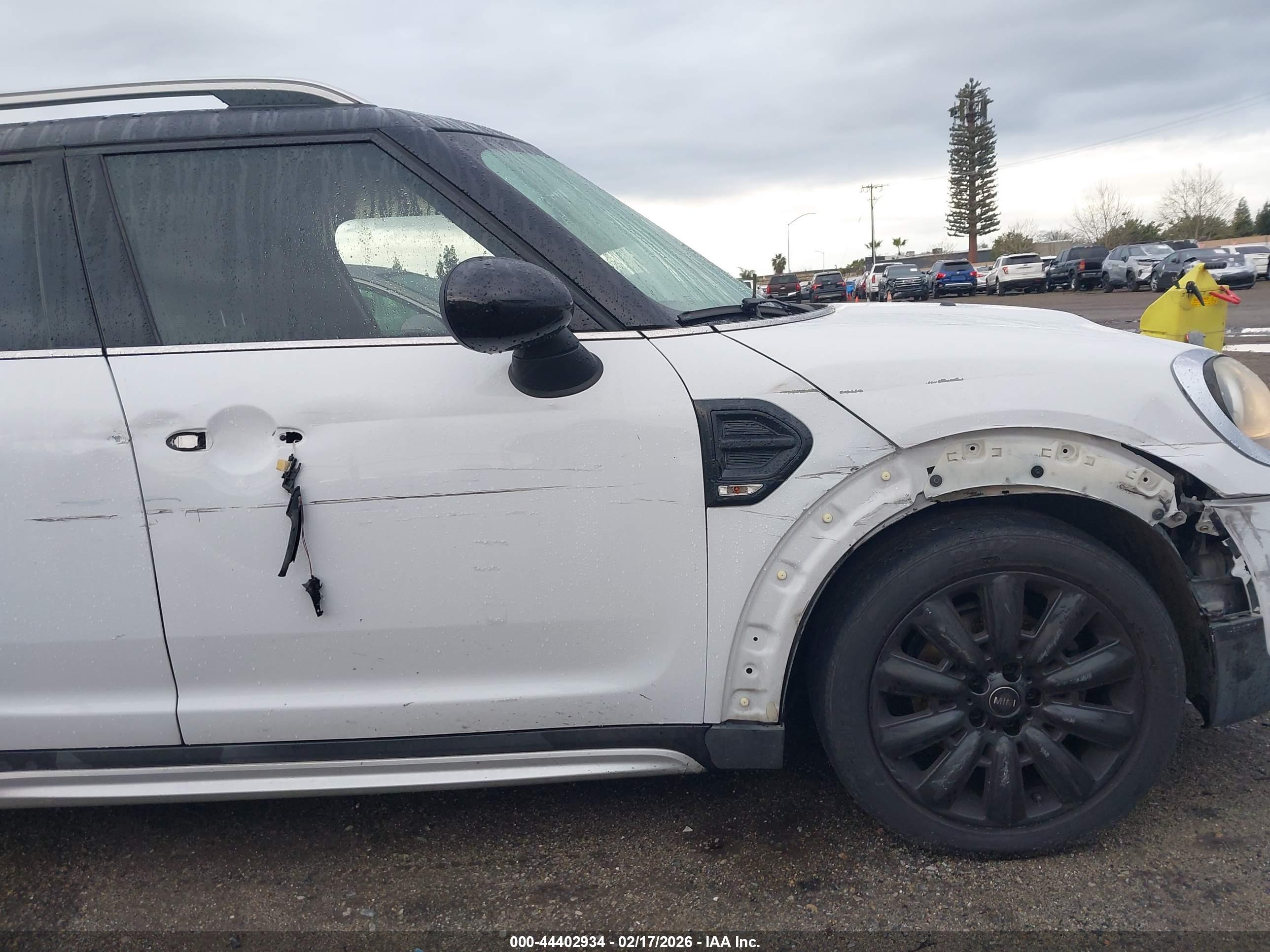 MINI COUNTRYMAN image 6