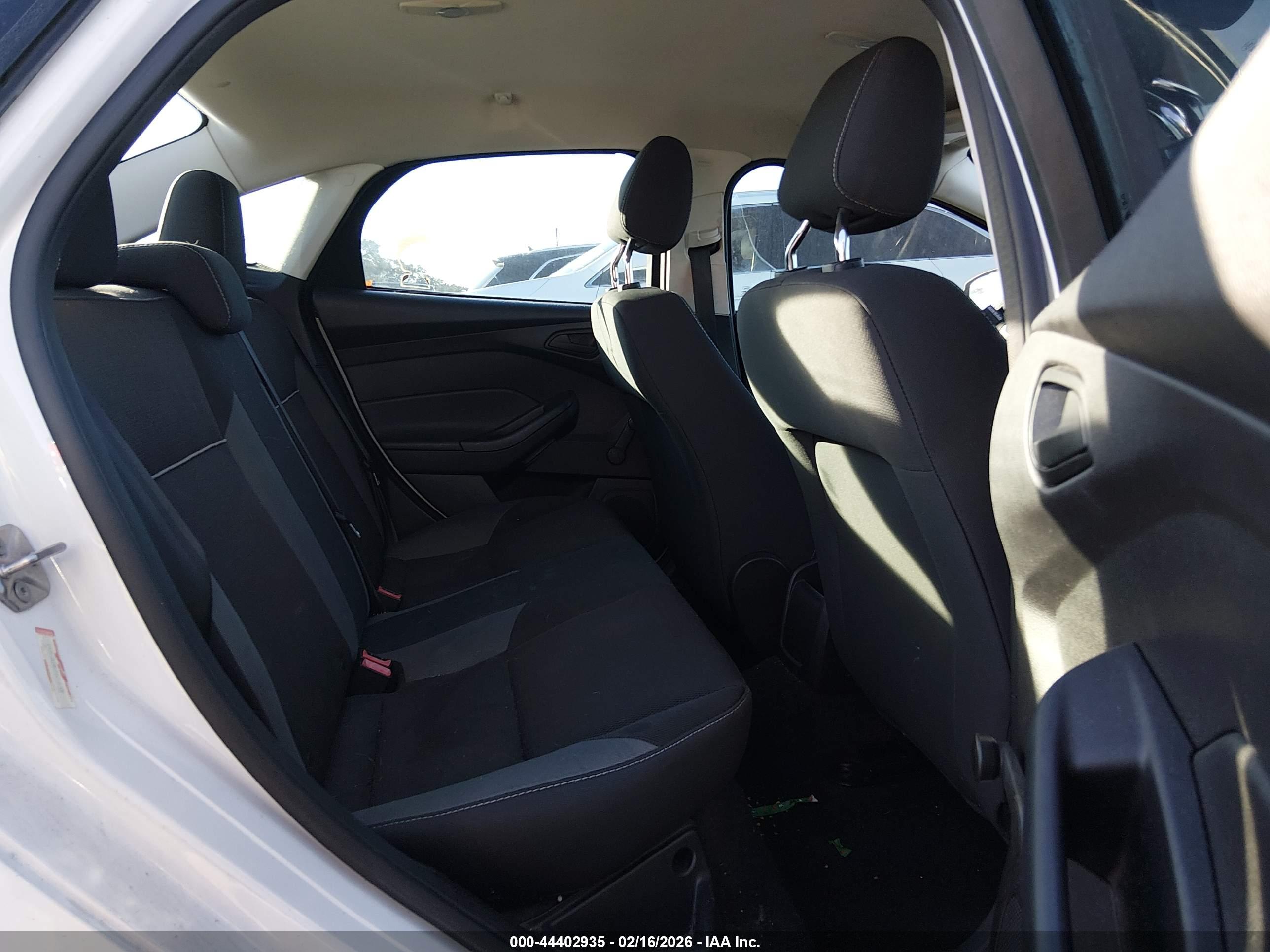 FORD FOCUS image 8