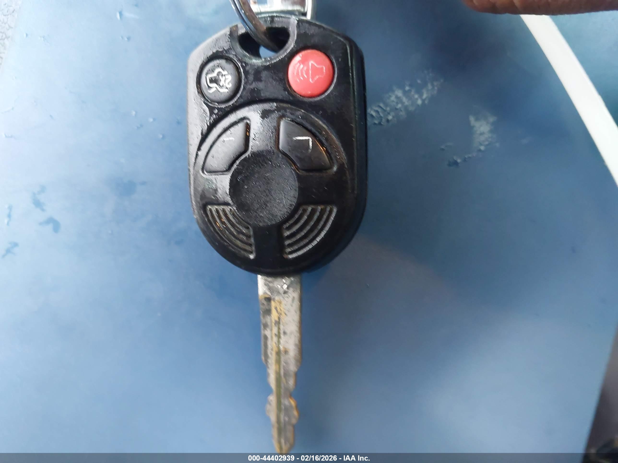 FORD FUSION image 11