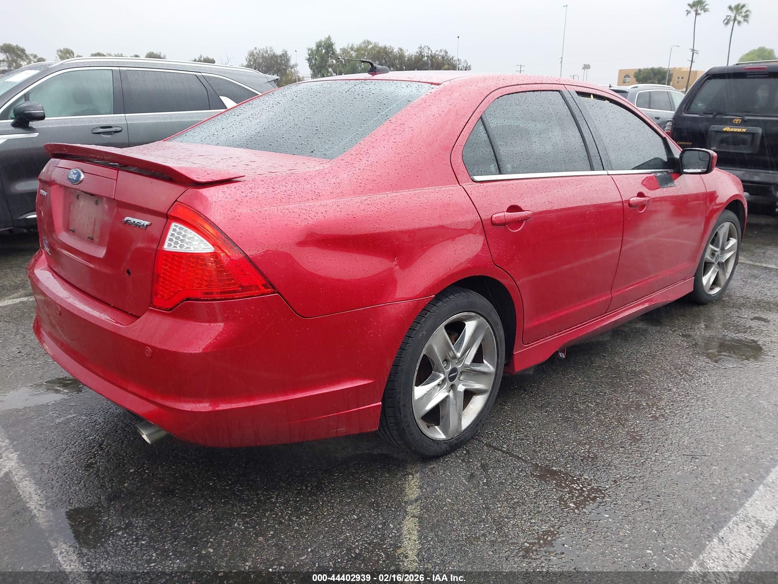 FORD FUSION image 4