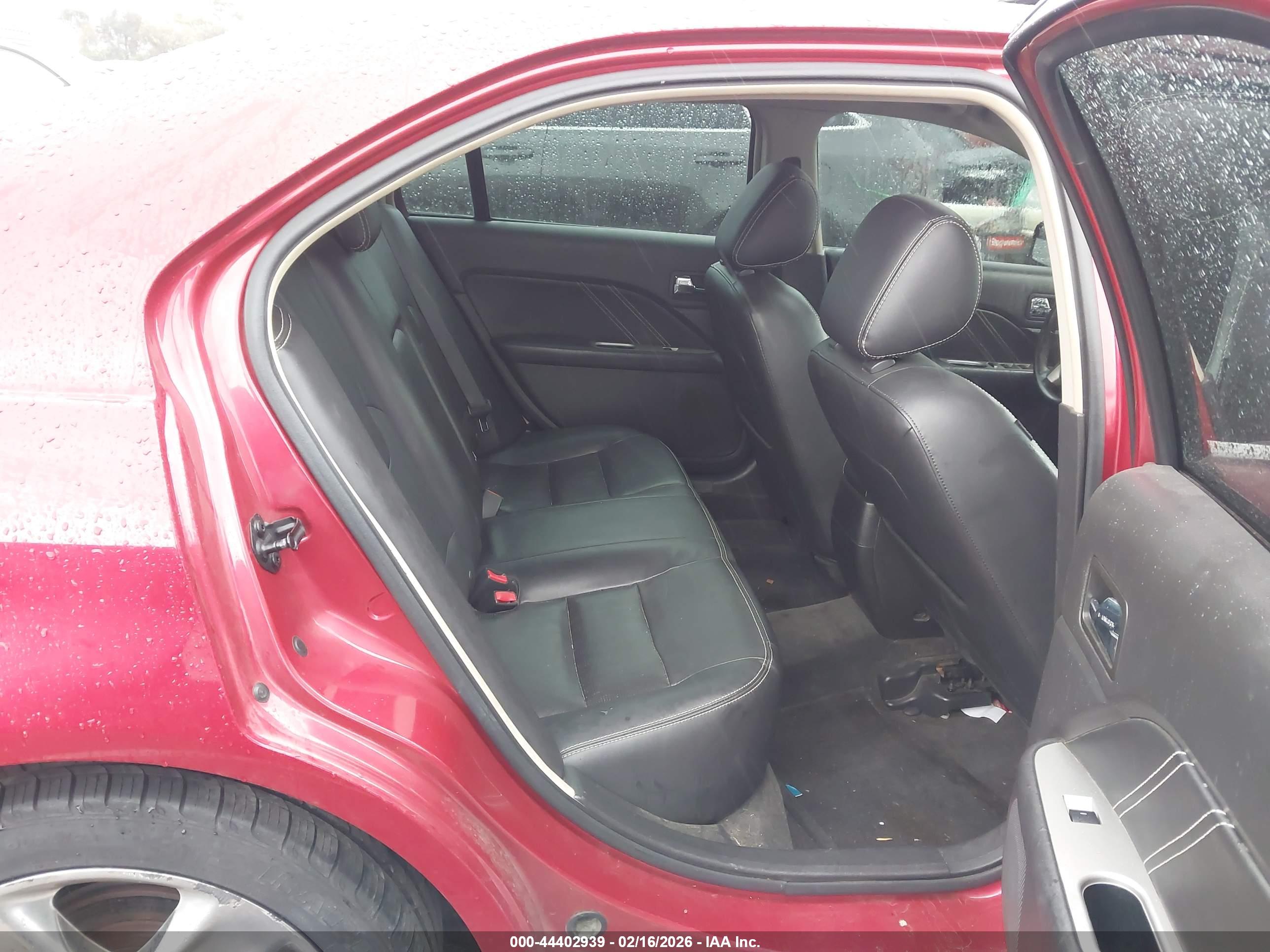 FORD FUSION image 8