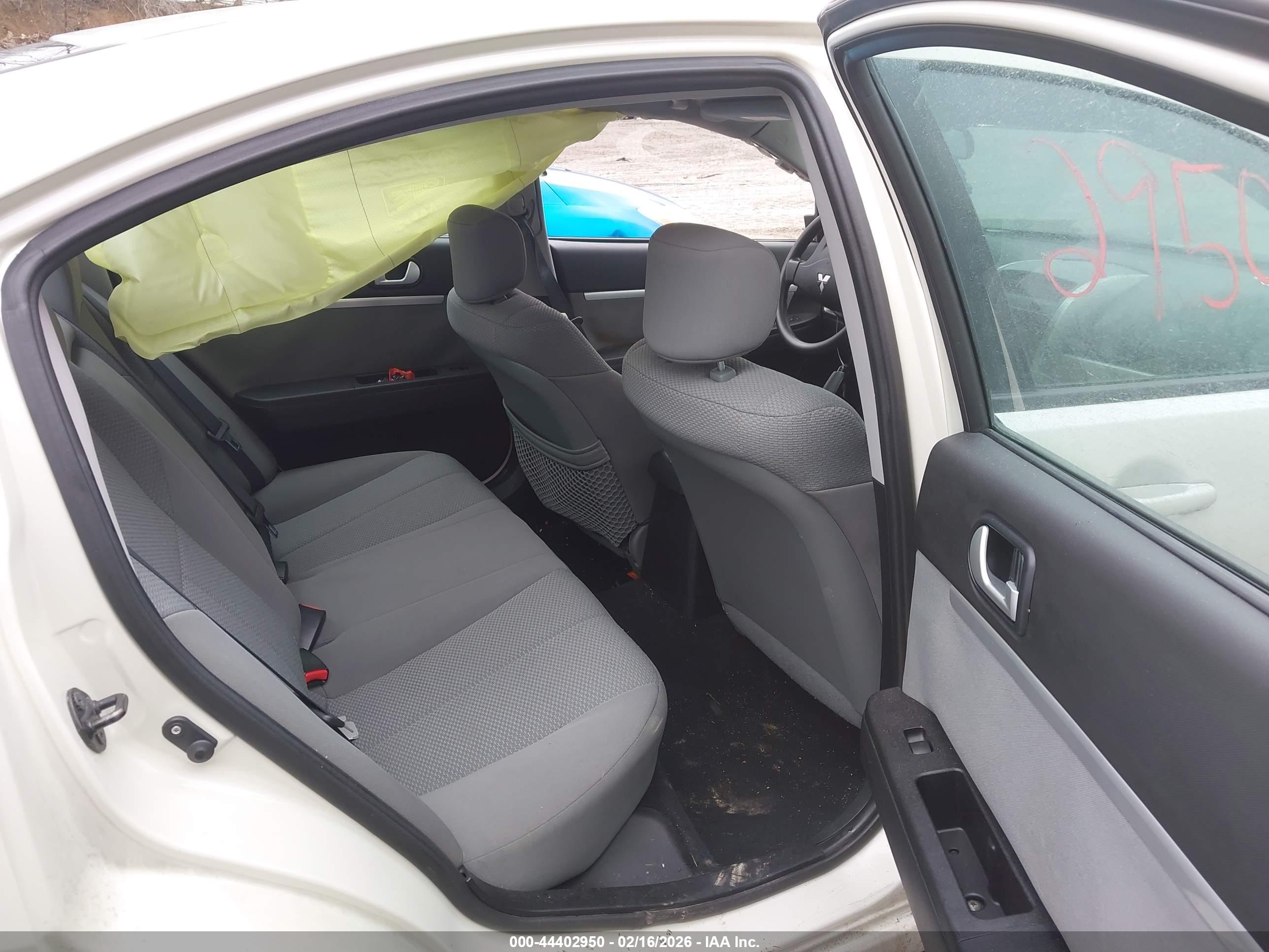 MITSUBISHI GALANT image 8