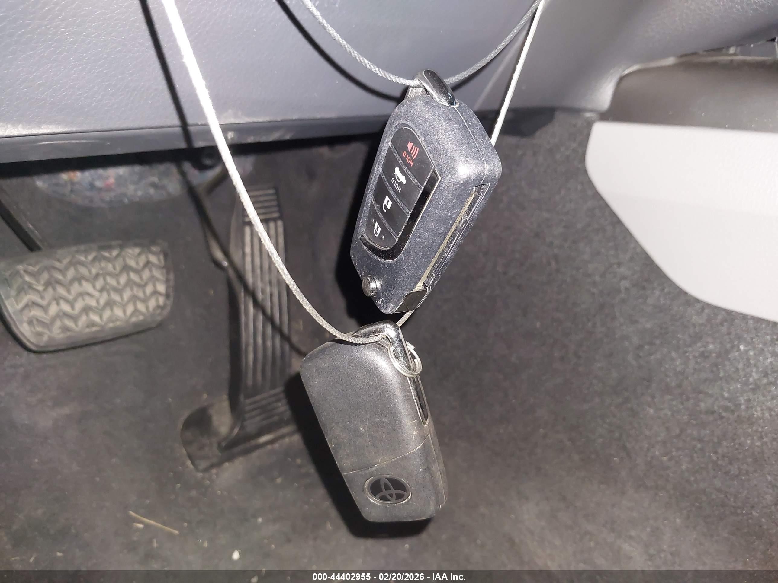 TOYOTA CAMRY image 11