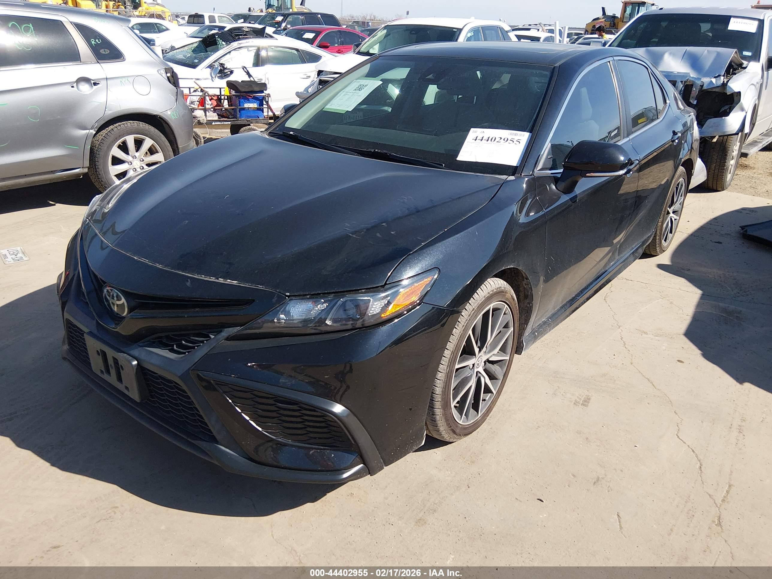 TOYOTA CAMRY image 2