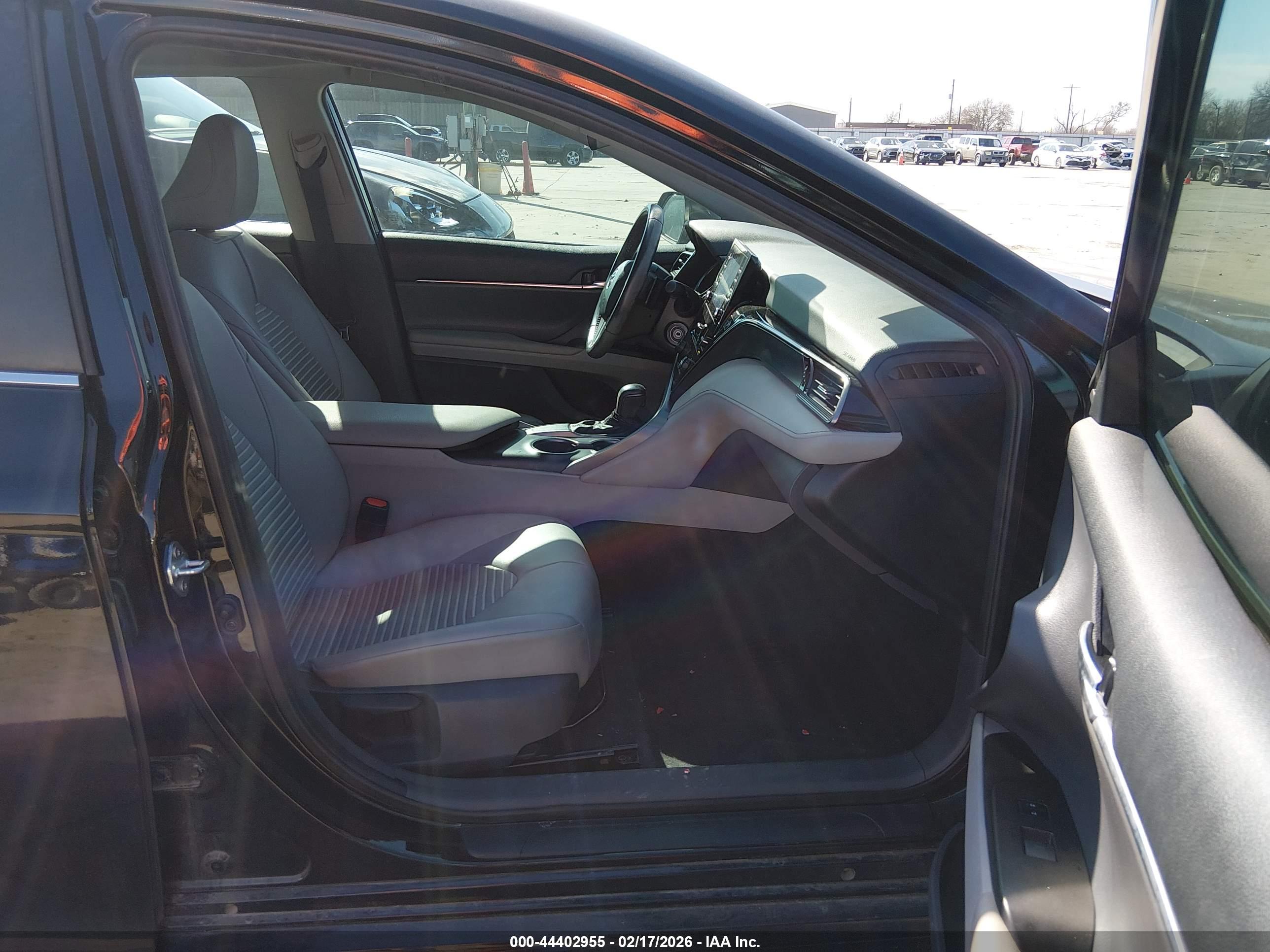TOYOTA CAMRY image 5