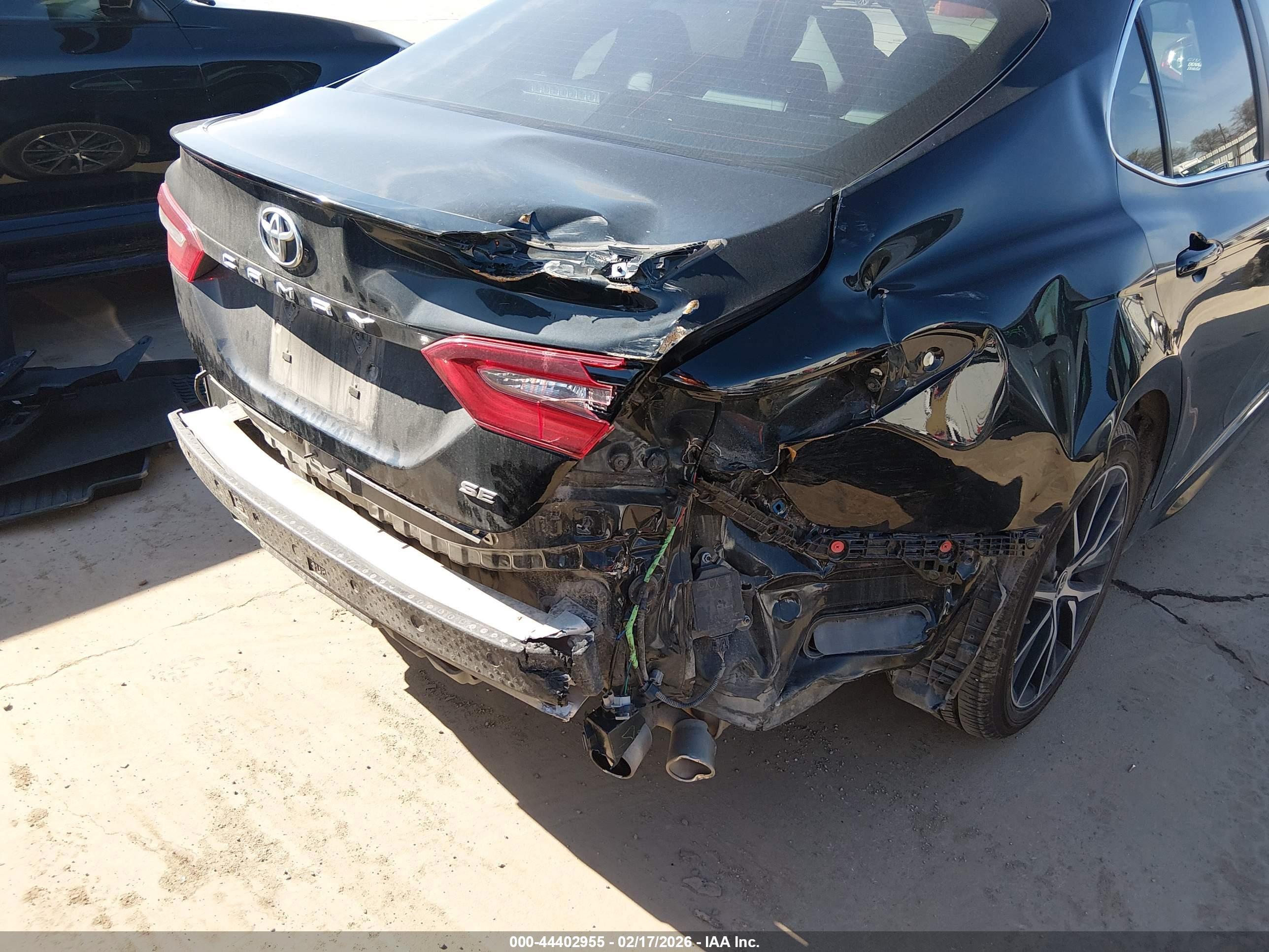 TOYOTA CAMRY image 6