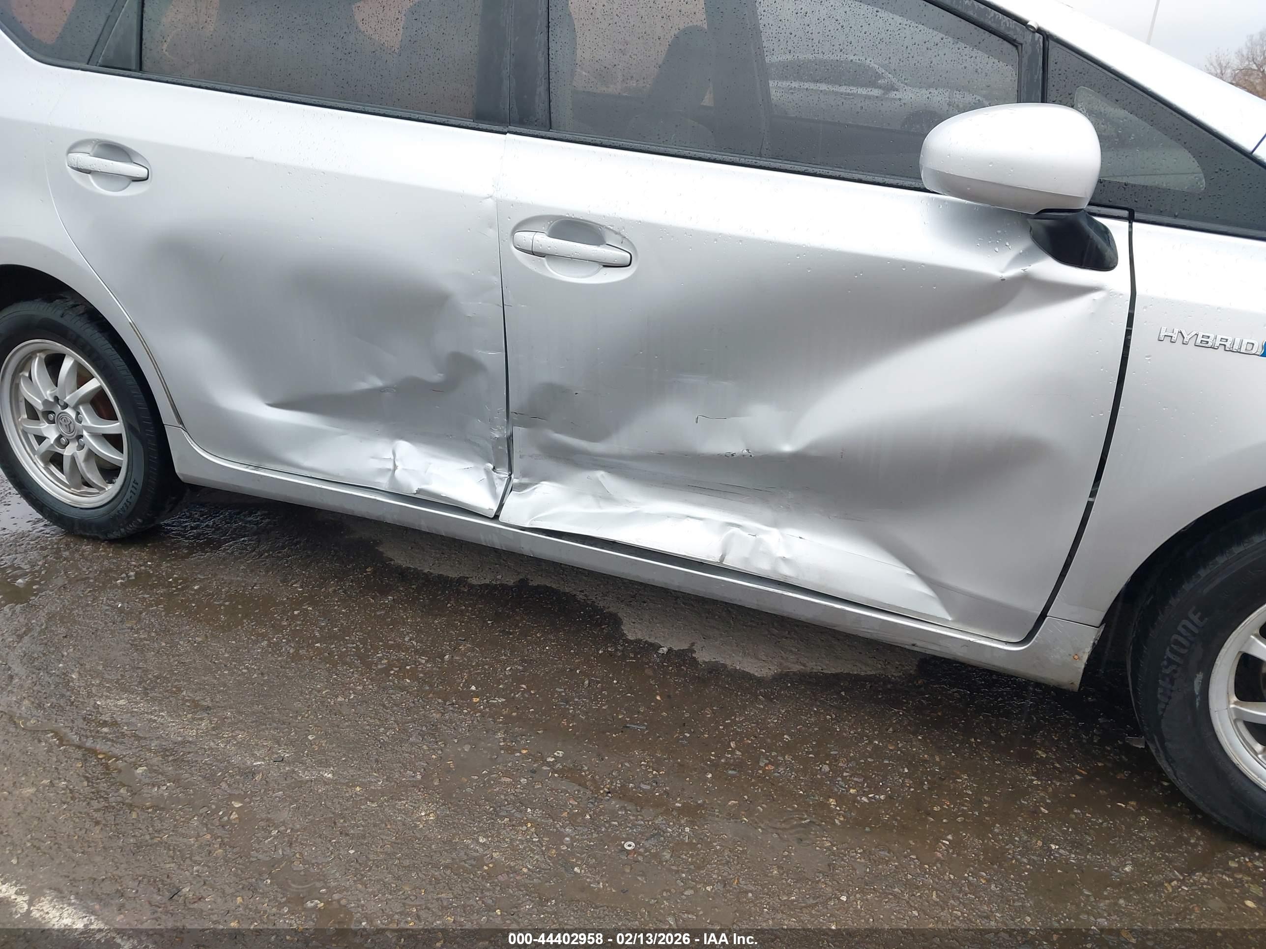TOYOTA PRIUS image 6