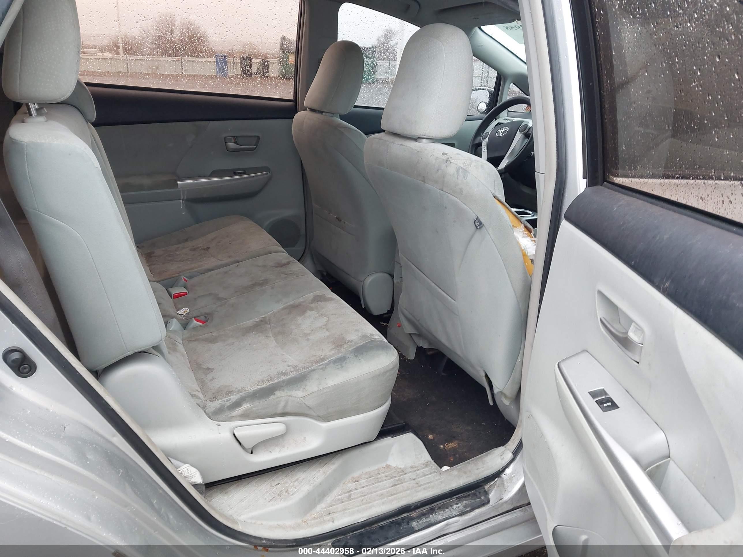 TOYOTA PRIUS image 8