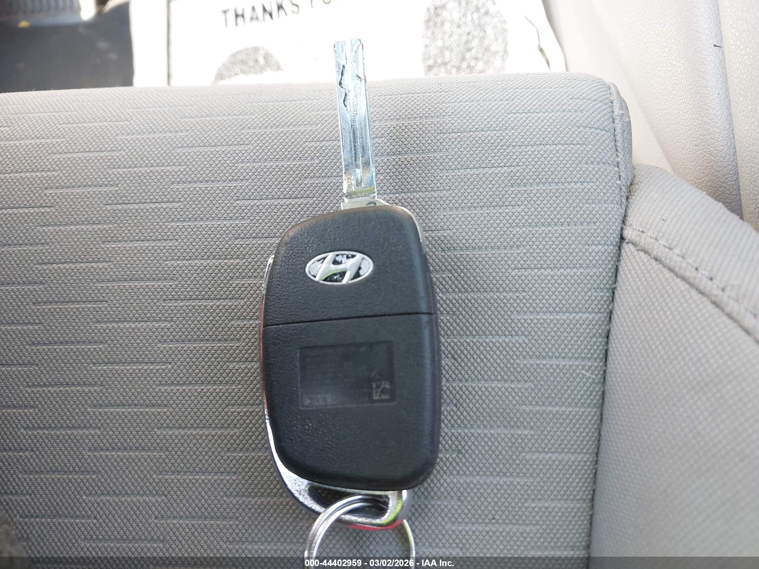 HYUNDAI TUCSON image 11