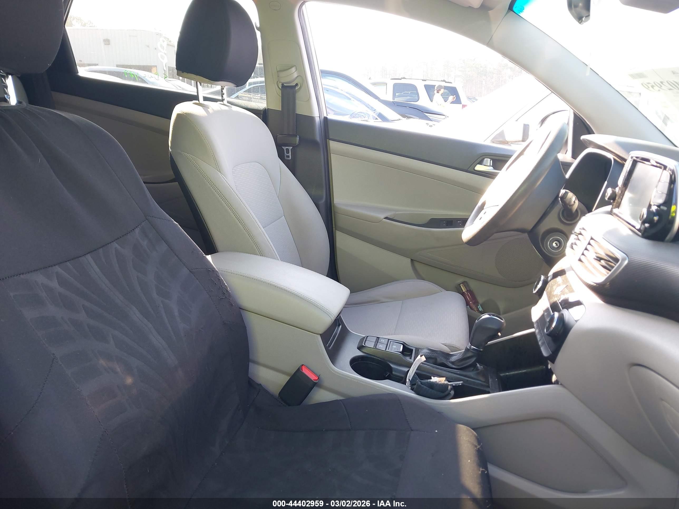 HYUNDAI TUCSON image 5