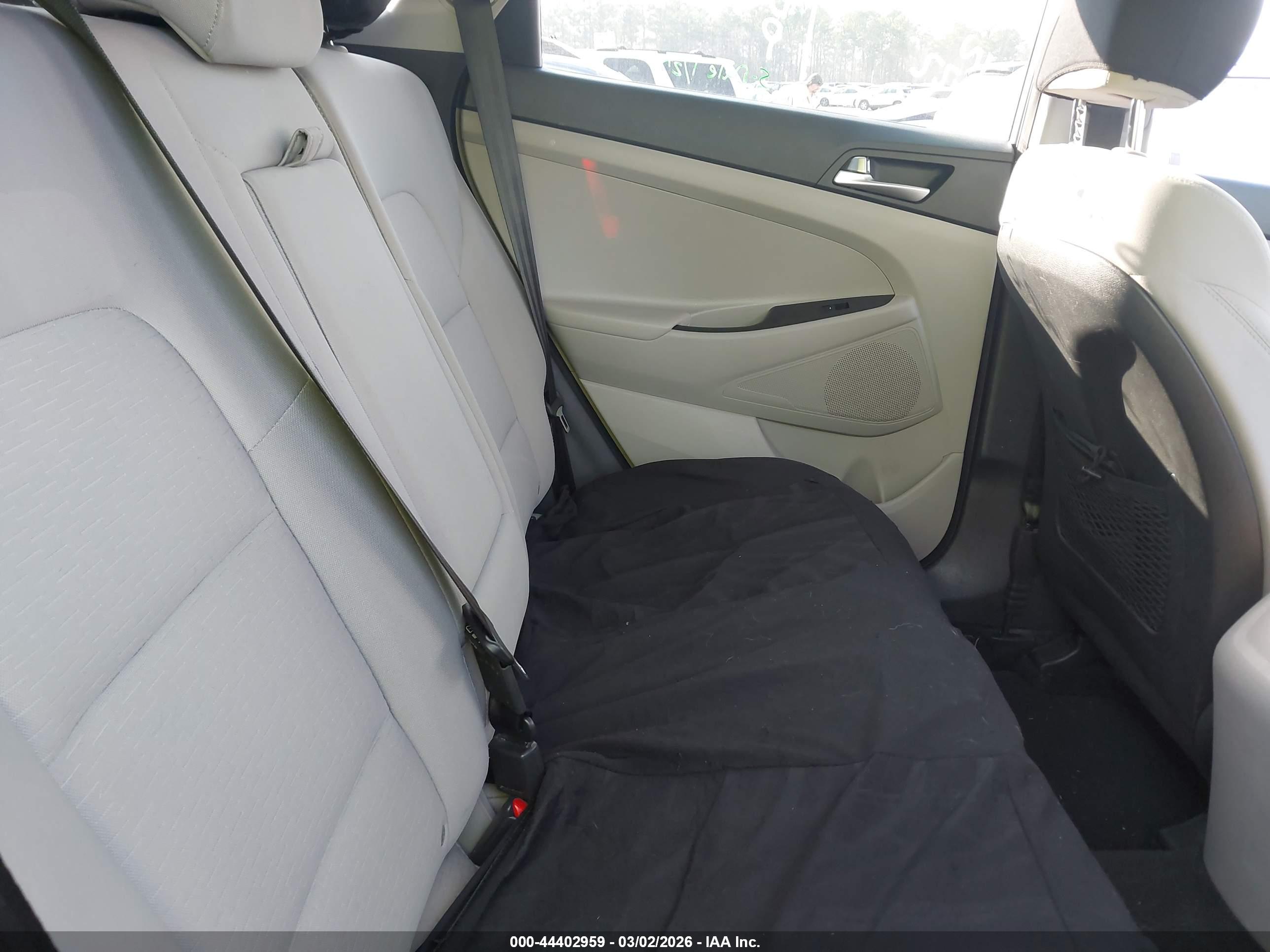 HYUNDAI TUCSON image 8