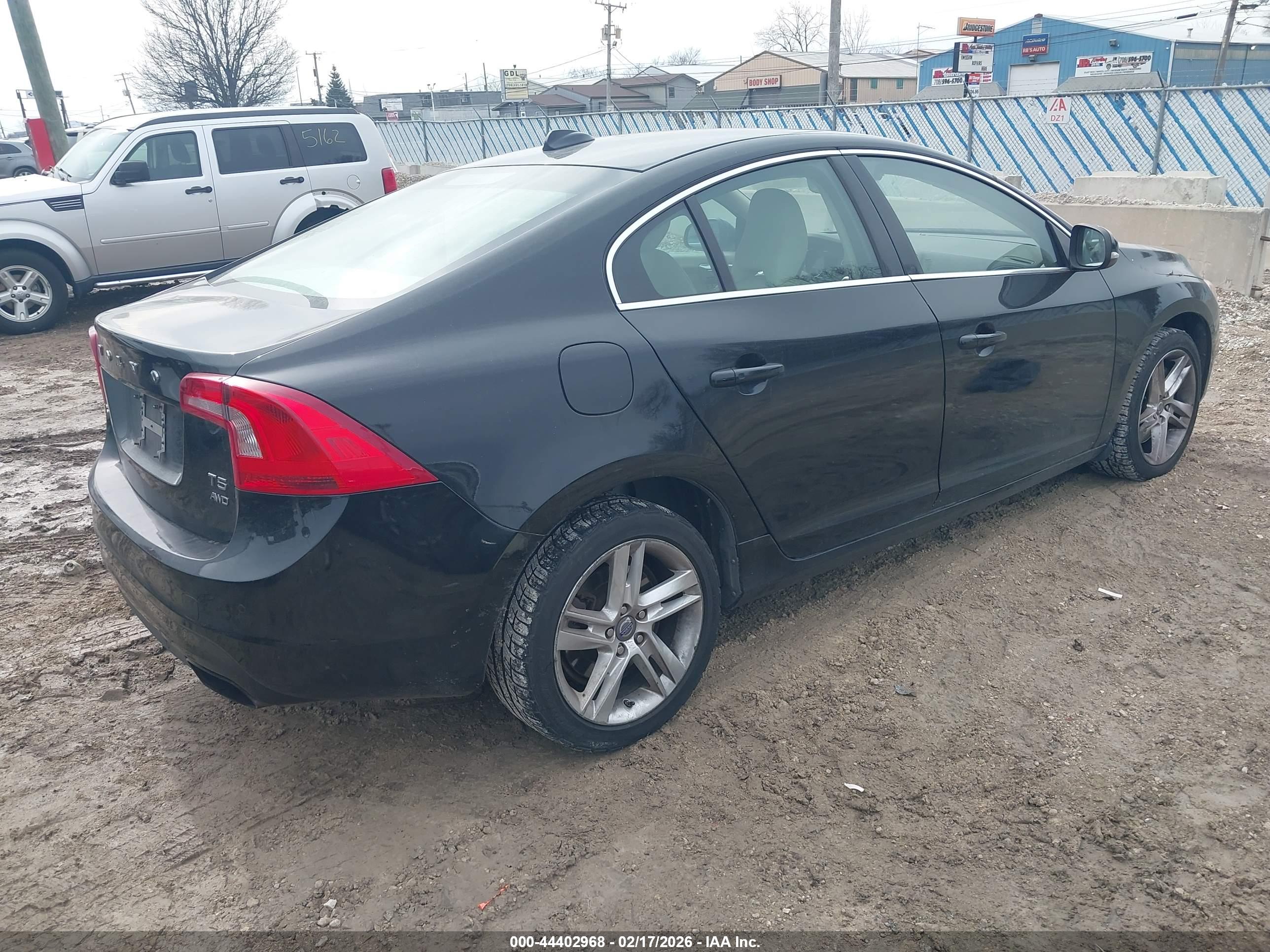 VOLVO S60 image 4